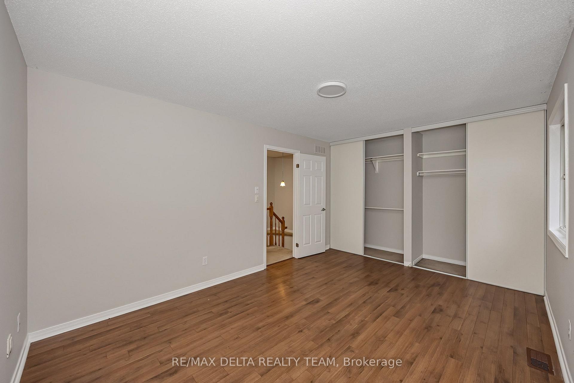 Photo 18 of 858 Como Crescent, Ottawa, Fallingbrook/Pineridge — HOMEH