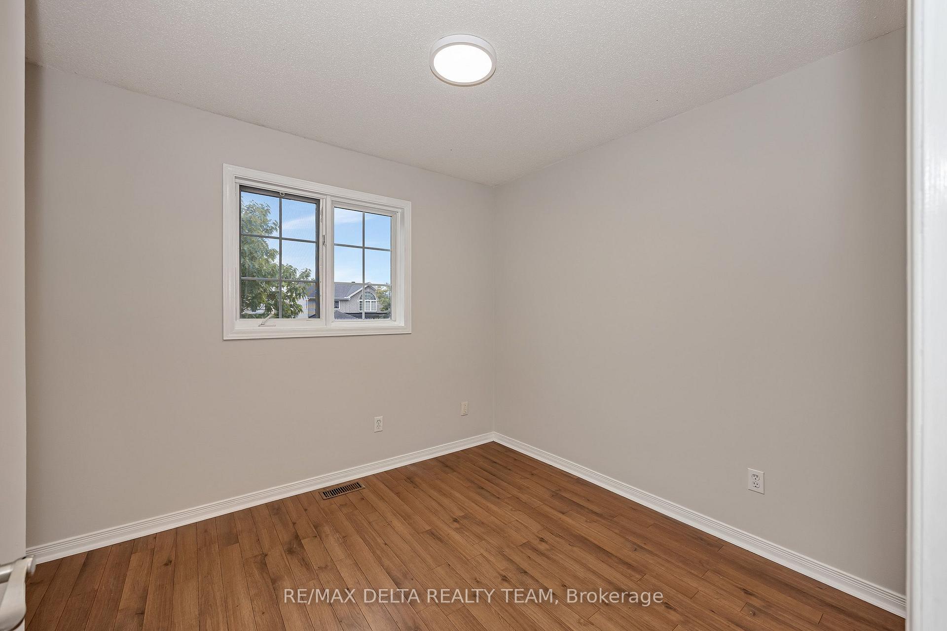Photo 19 of 858 Como Crescent, Ottawa, Fallingbrook/Pineridge — HOMEH