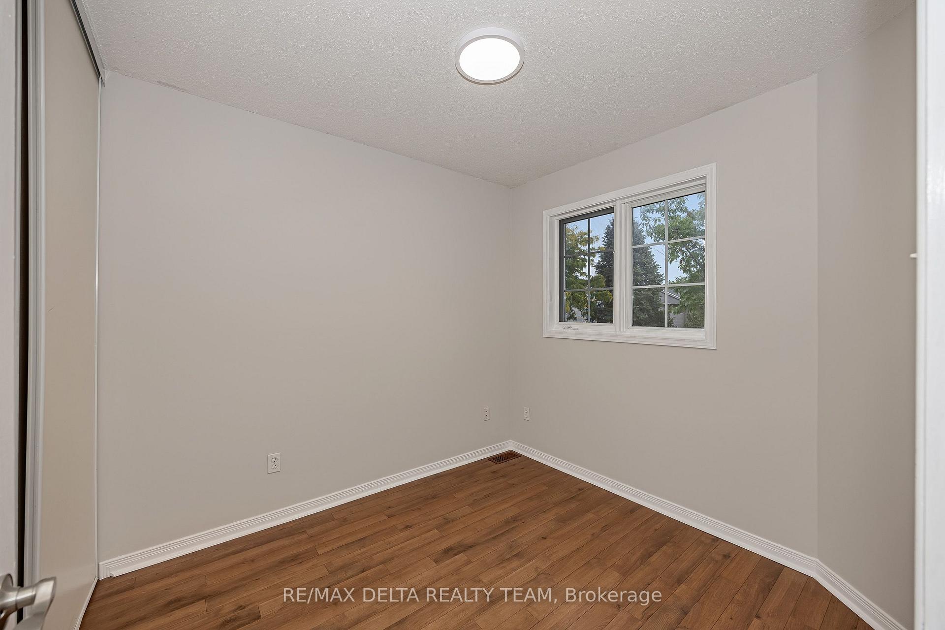 Photo 21 of 858 Como Crescent, Ottawa, Fallingbrook/Pineridge — HOMEH