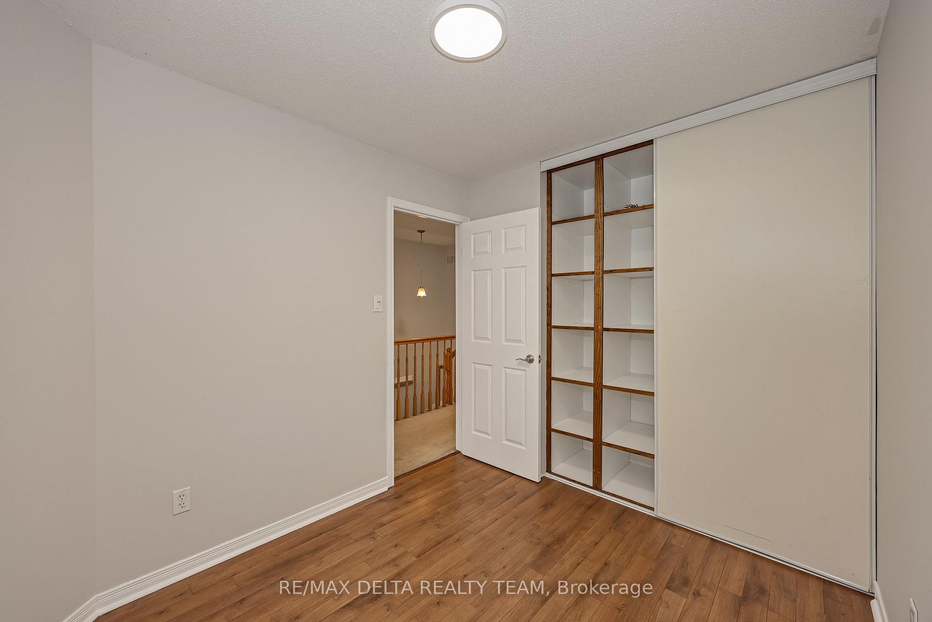 Photo 22 of 858 Como Crescent, Ottawa, Fallingbrook/Pineridge — HOMEH
