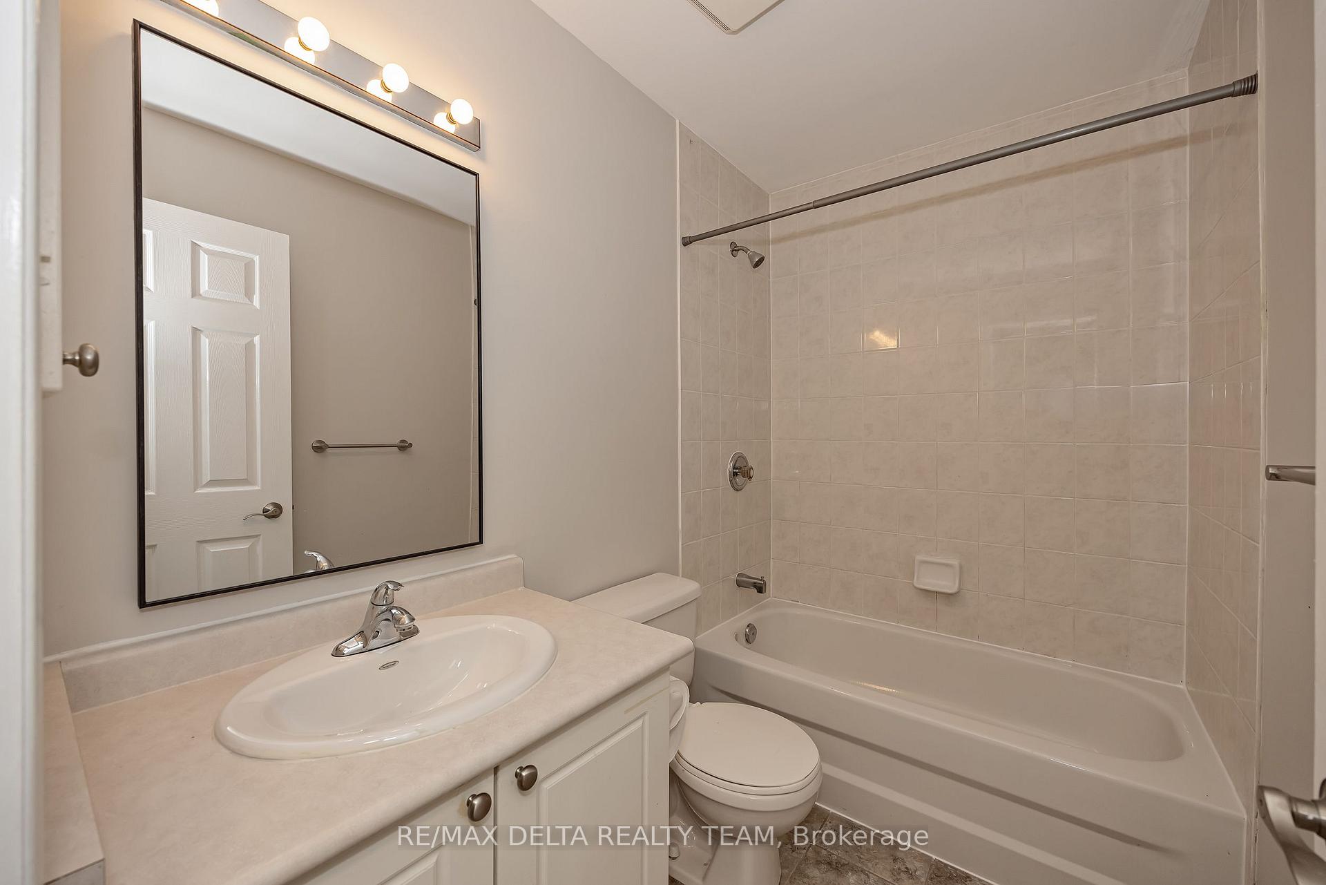 Photo 23 of 858 Como Crescent, Ottawa, Fallingbrook/Pineridge — HOMEH