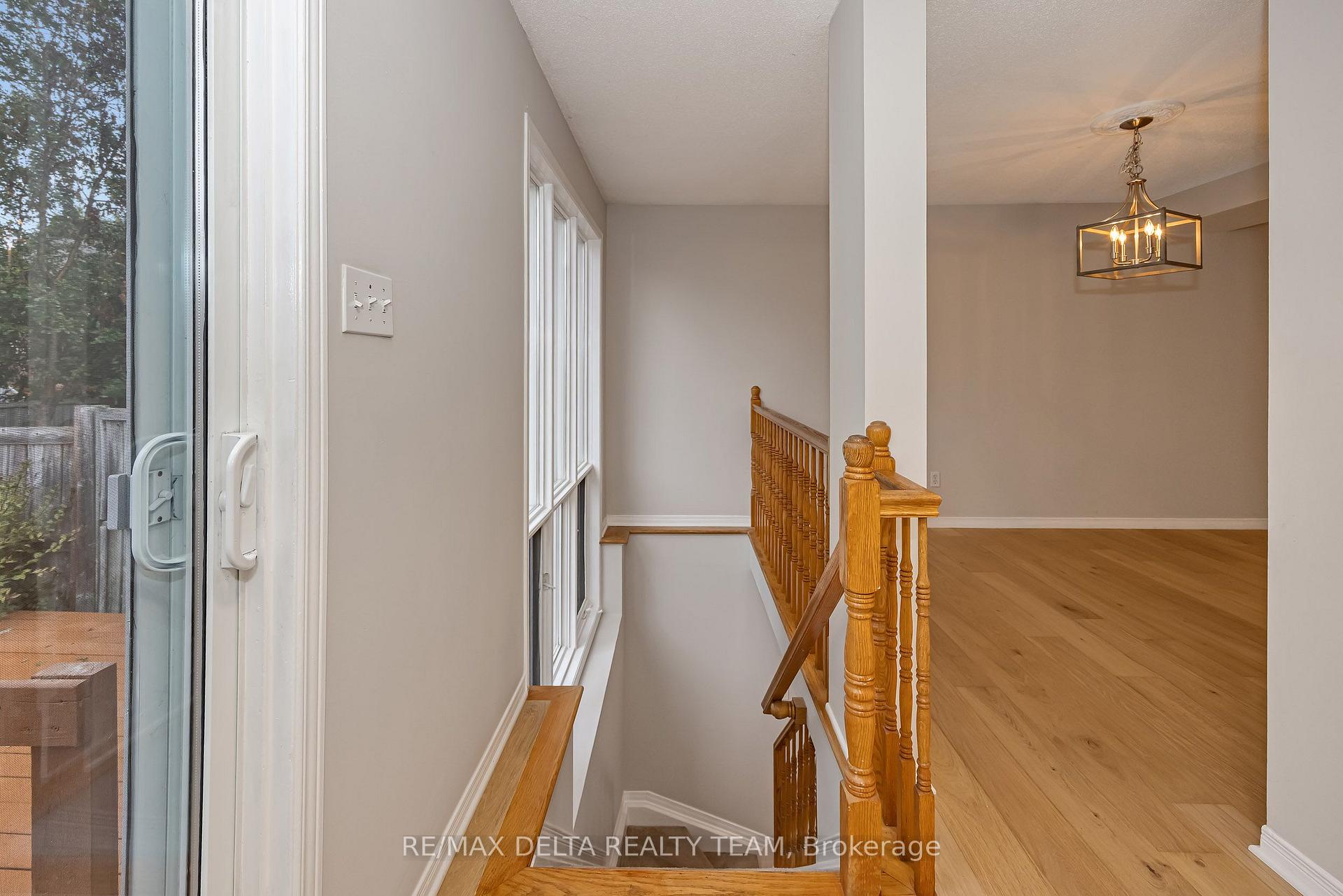 Photo 24 of 858 Como Crescent, Ottawa, Fallingbrook/Pineridge — HOMEH