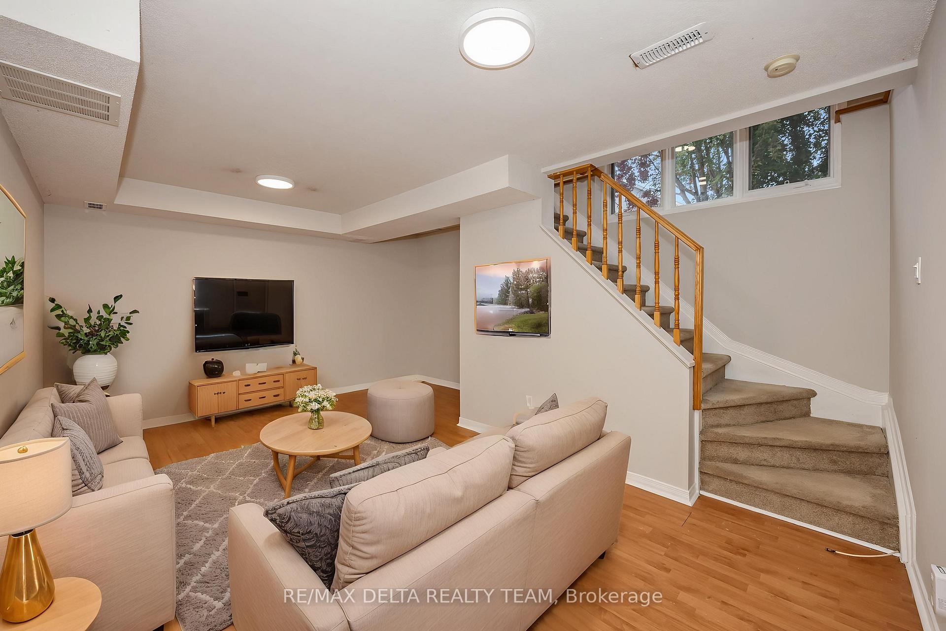Photo 25 of 858 Como Crescent, Ottawa, Fallingbrook/Pineridge — HOMEH