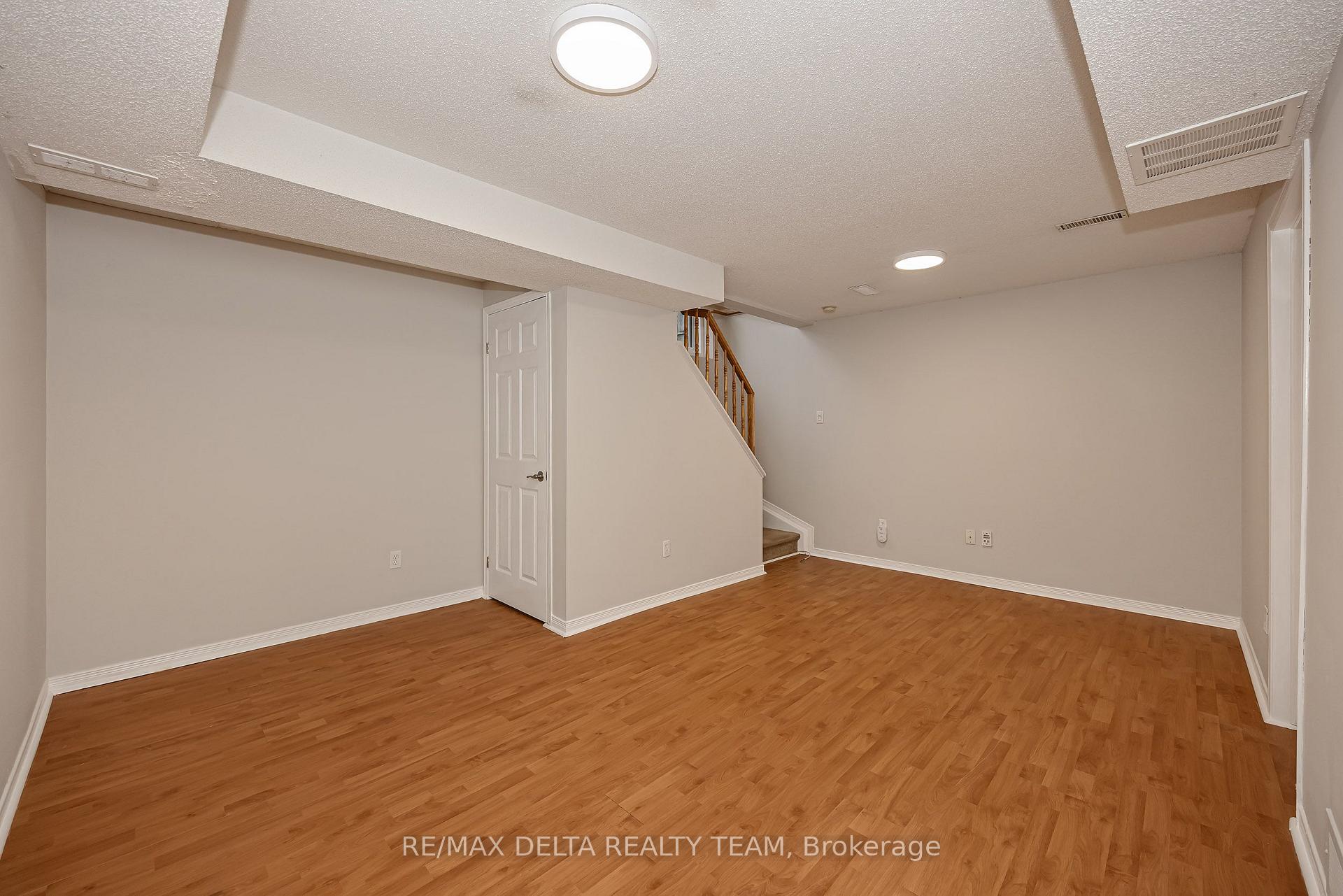 Photo 26 of 858 Como Crescent, Ottawa, Fallingbrook/Pineridge — HOMEH