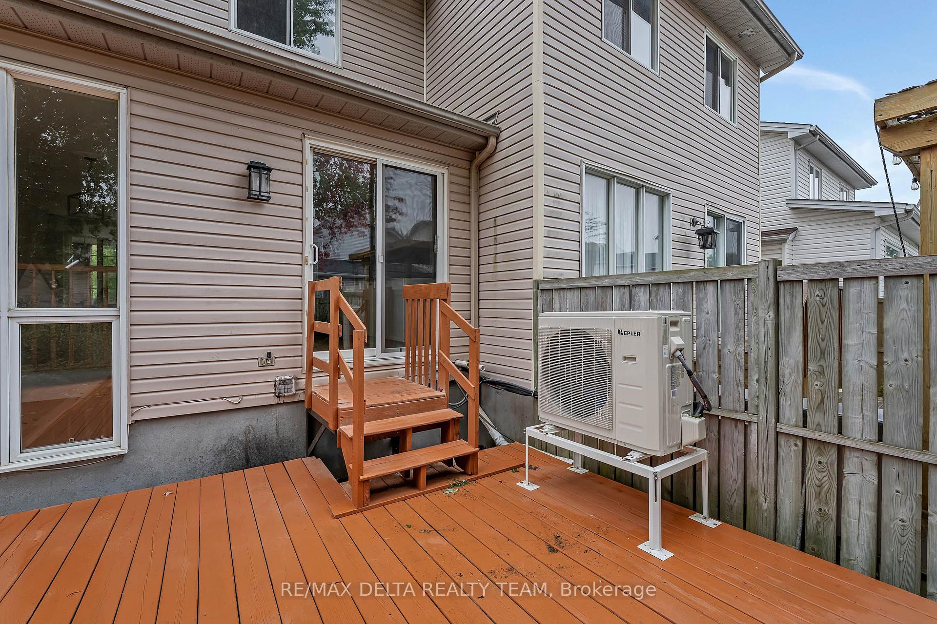 Photo 27 of 858 Como Crescent, Ottawa, Fallingbrook/Pineridge — HOMEH