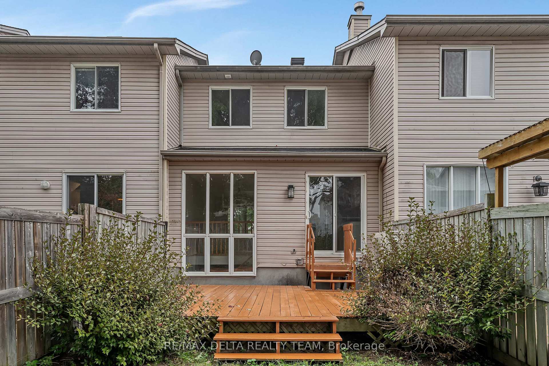 Photo 32 of 858 Como Crescent, Ottawa, Fallingbrook/Pineridge — HOMEH