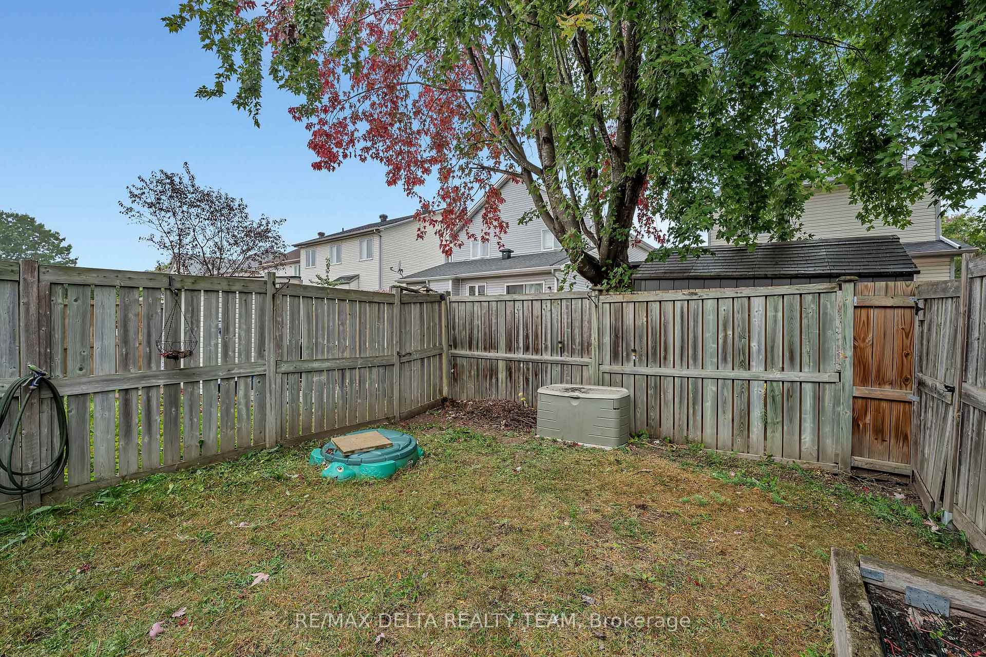 Photo 33 of 858 Como Crescent, Ottawa, Fallingbrook/Pineridge — HOMEH