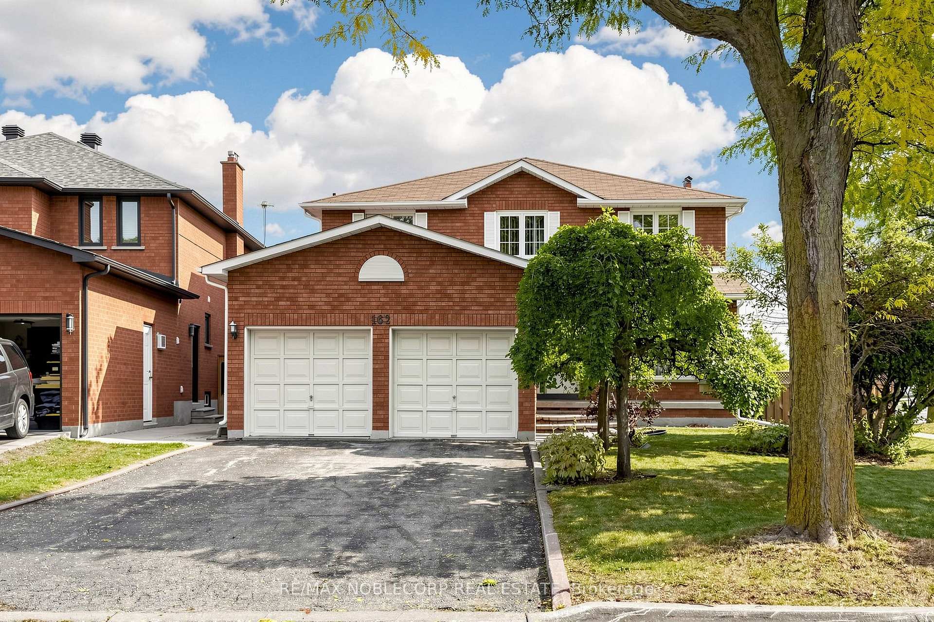 Photo 2 of 162 Venetian Crescent, Vaughan, East Woodbridge — HOMEH