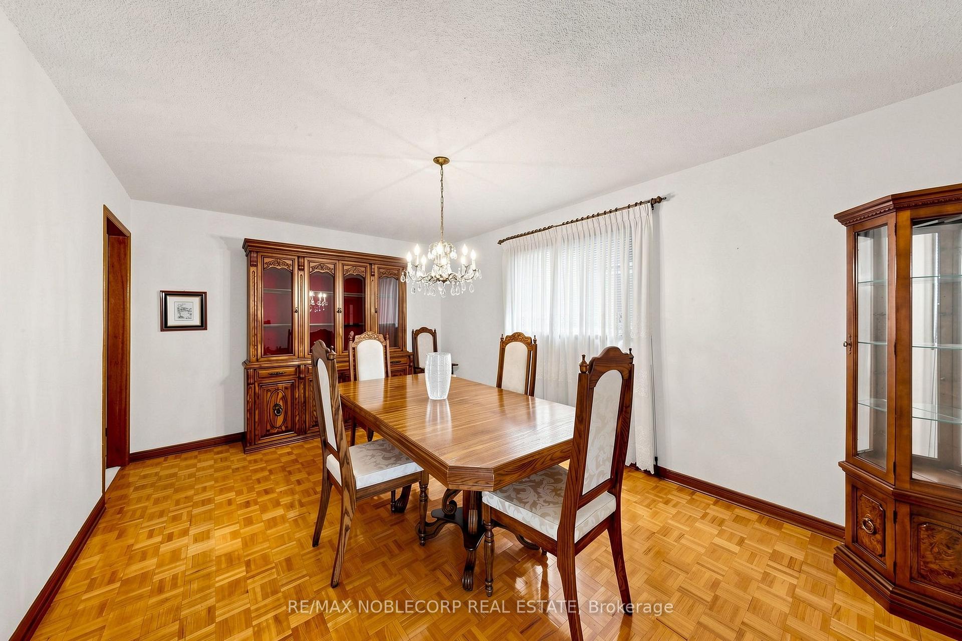 Photo 12 of 162 Venetian Crescent, Vaughan, East Woodbridge — HOMEH