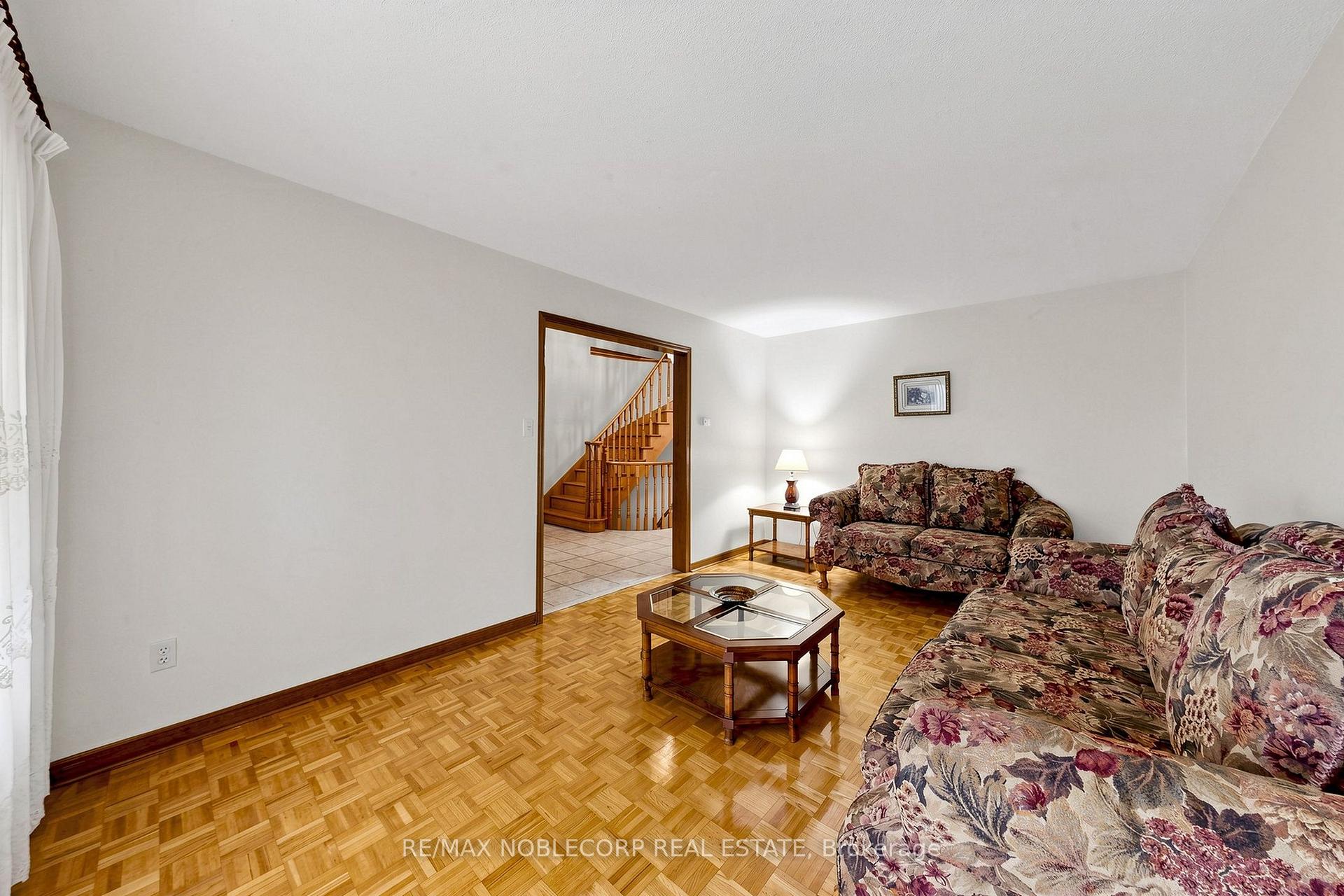 Photo 20 of 162 Venetian Crescent, Vaughan, East Woodbridge — HOMEH
