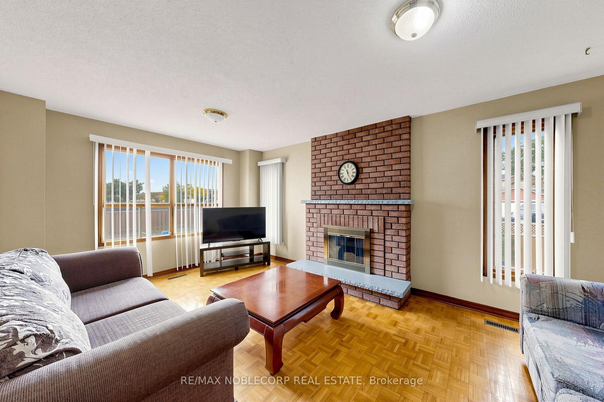 Photo 21 of 162 Venetian Crescent, Vaughan, East Woodbridge — HOMEH