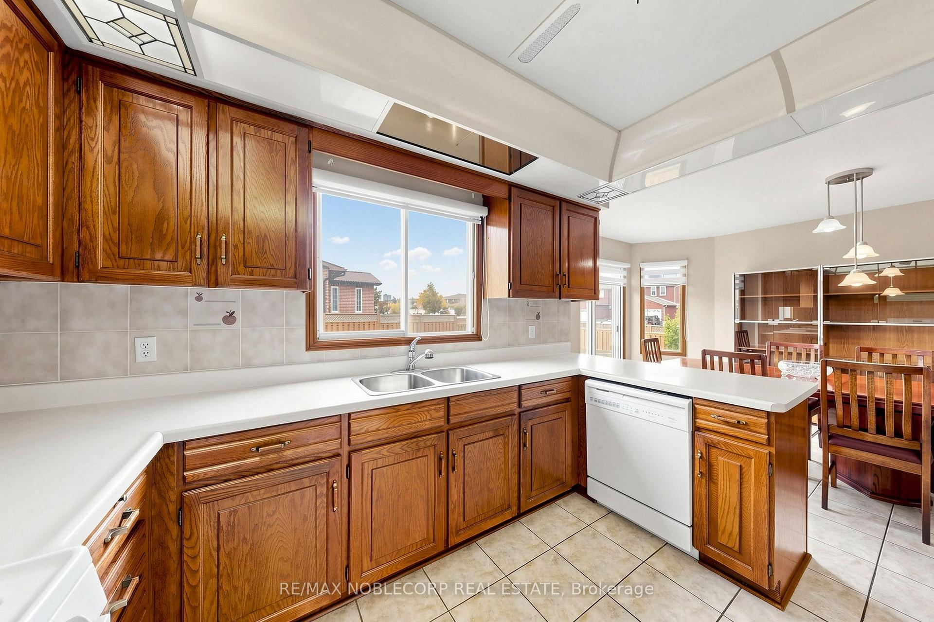 Photo 26 of 162 Venetian Crescent, Vaughan, East Woodbridge — HOMEH