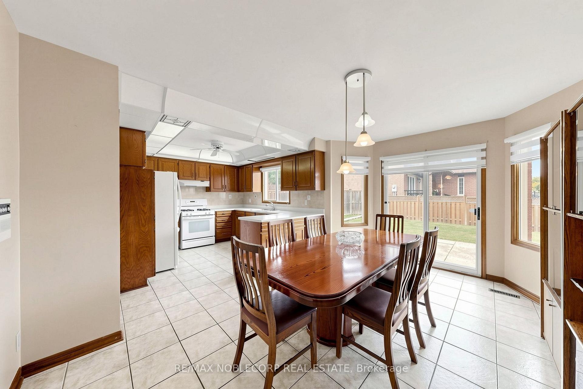 Photo 29 of 162 Venetian Crescent, Vaughan, East Woodbridge — HOMEH