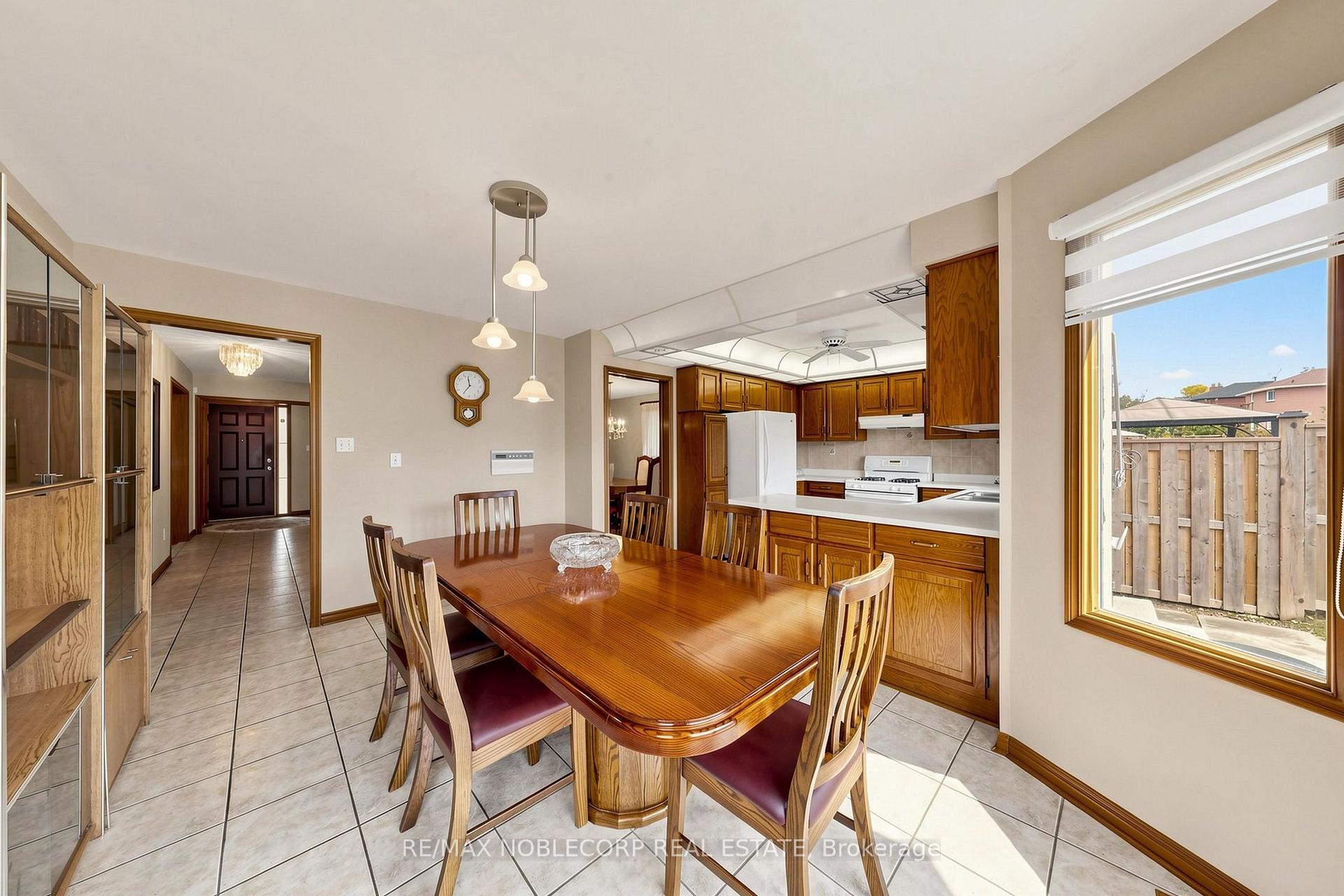 Photo 31 of 162 Venetian Crescent, Vaughan, East Woodbridge — HOMEH