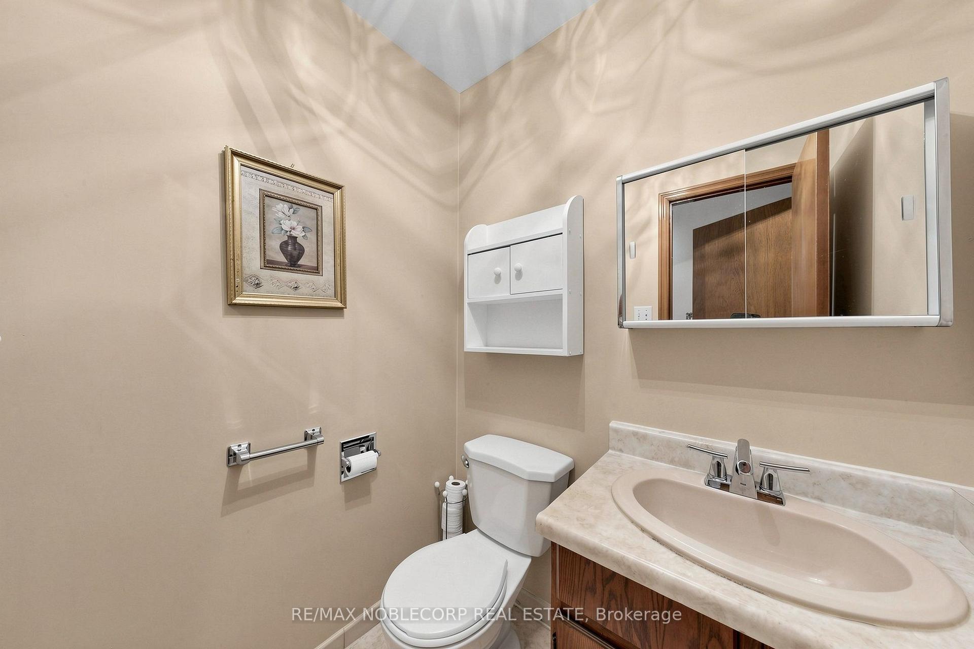 Photo 32 of 162 Venetian Crescent, Vaughan, East Woodbridge — HOMEH