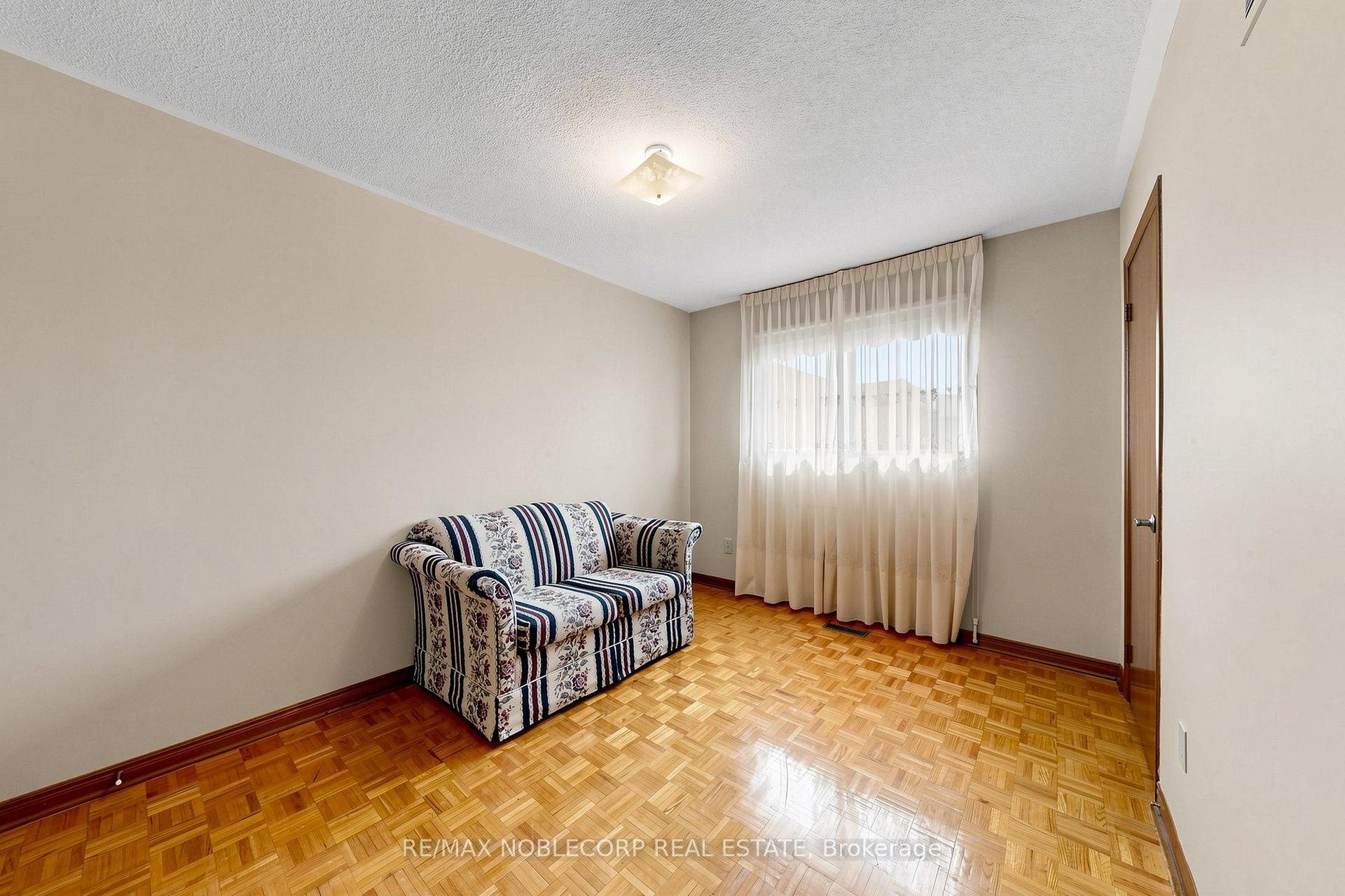 Photo 48 of 162 Venetian Crescent, Vaughan, East Woodbridge — HOMEH