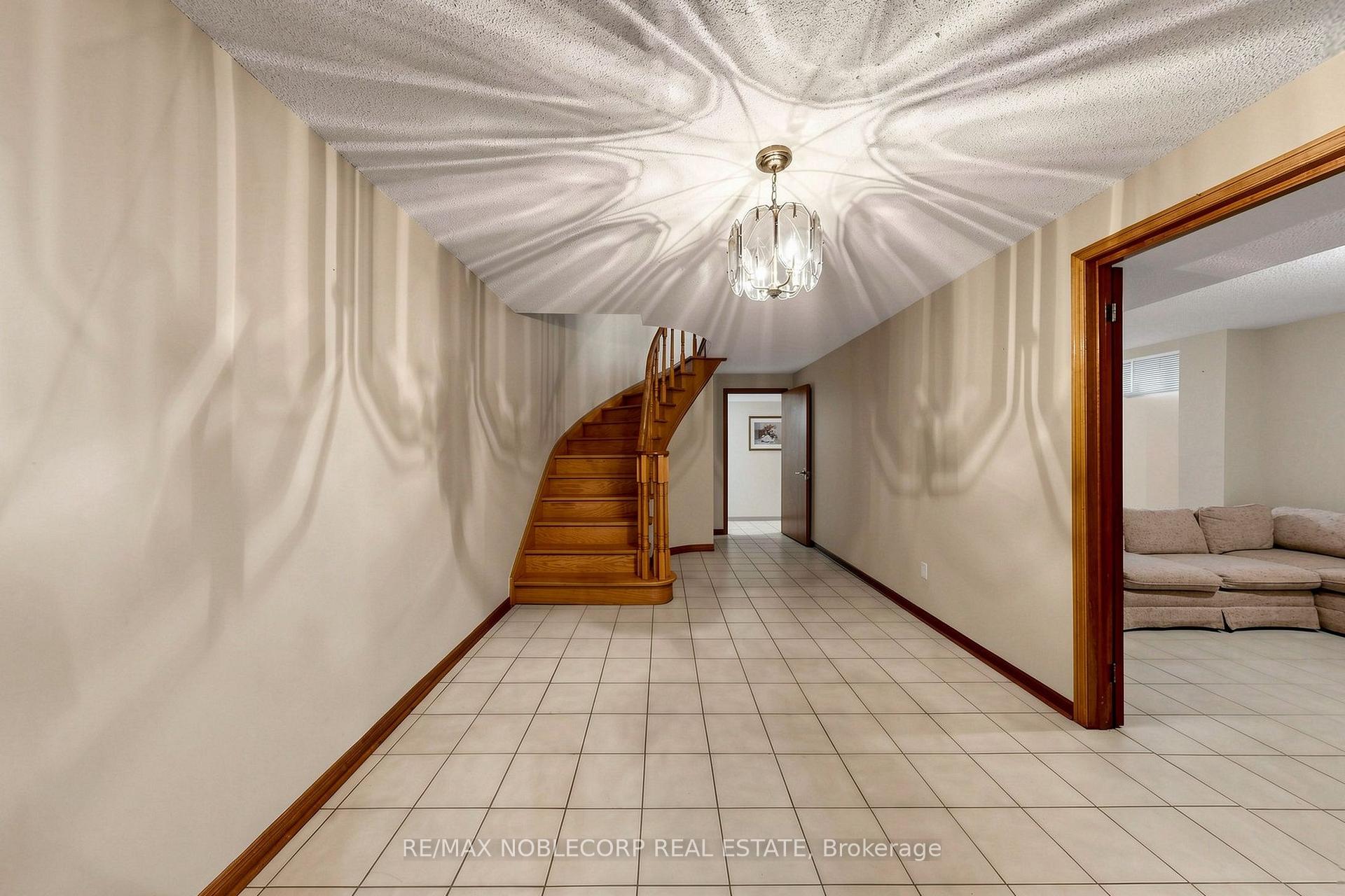 Photo 60 of 162 Venetian Crescent, Vaughan, East Woodbridge — HOMEH