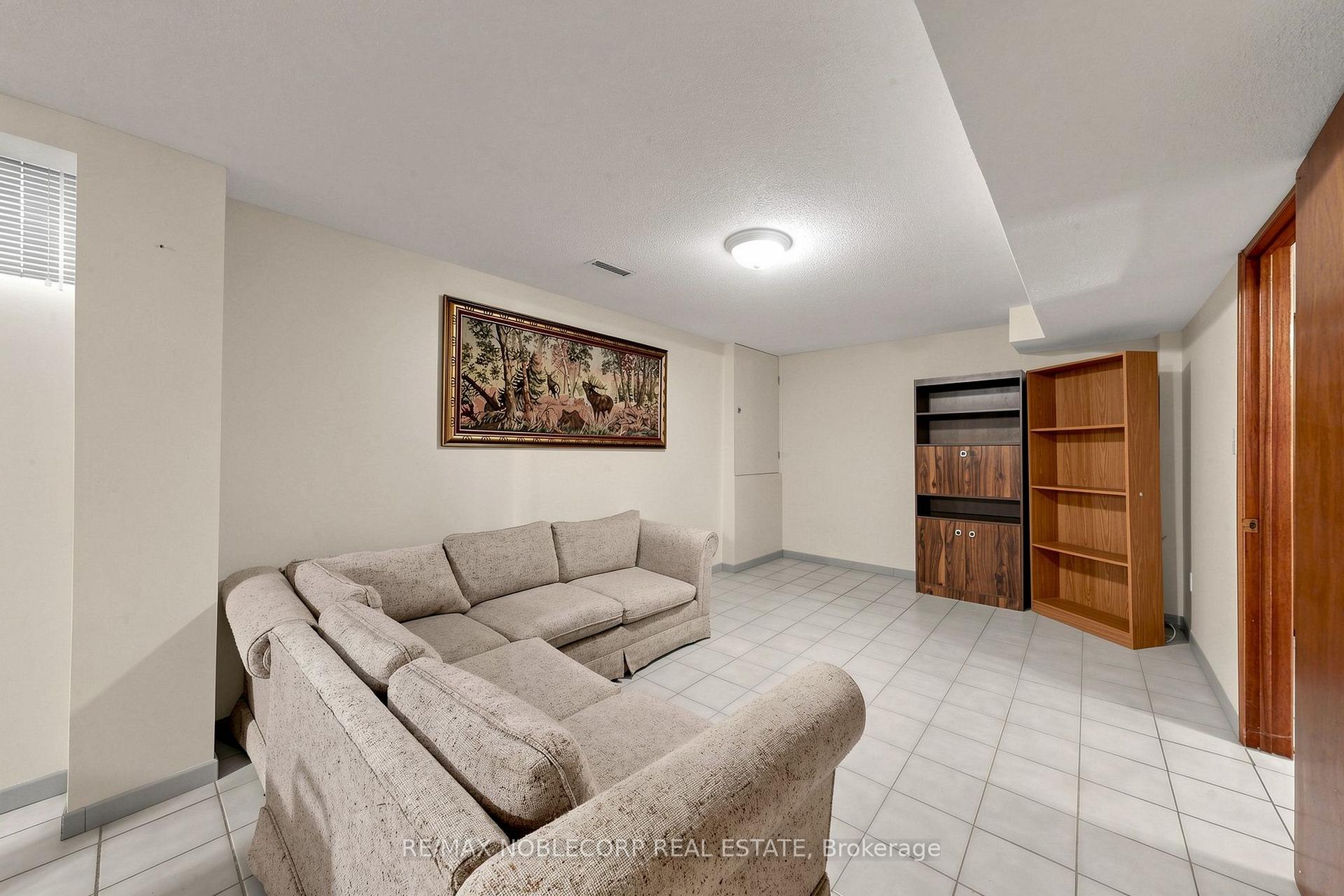 Photo 61 of 162 Venetian Crescent, Vaughan, East Woodbridge — HOMEH