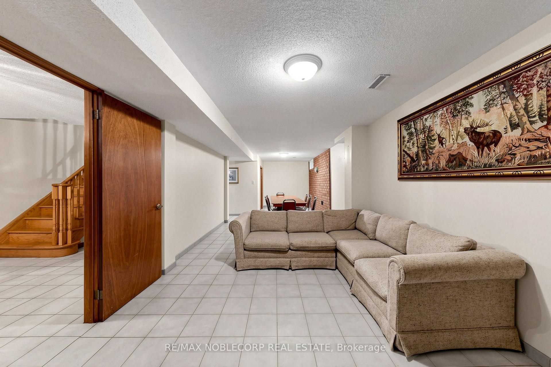 Photo 62 of 162 Venetian Crescent, Vaughan, East Woodbridge — HOMEH