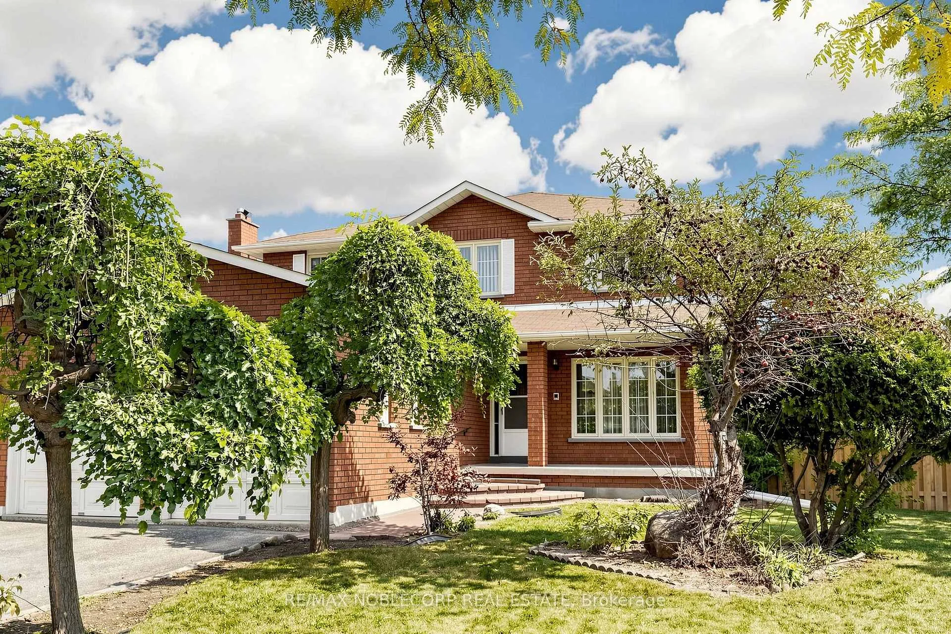 Photo 5 of 162 Venetian Crescent, Vaughan, East Woodbridge — HOMEH