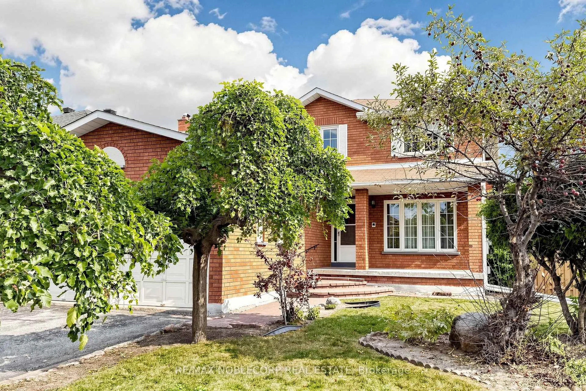 Photo 6 of 162 Venetian Crescent, Vaughan, East Woodbridge — HOMEH