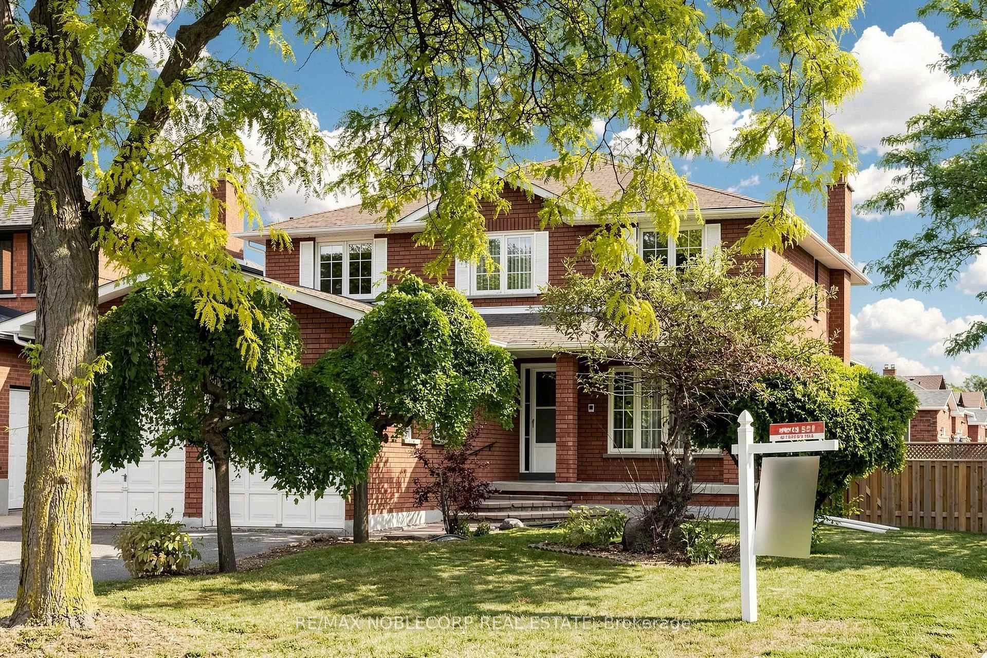 Photo 8 of 162 Venetian Crescent, Vaughan, East Woodbridge — HOMEH