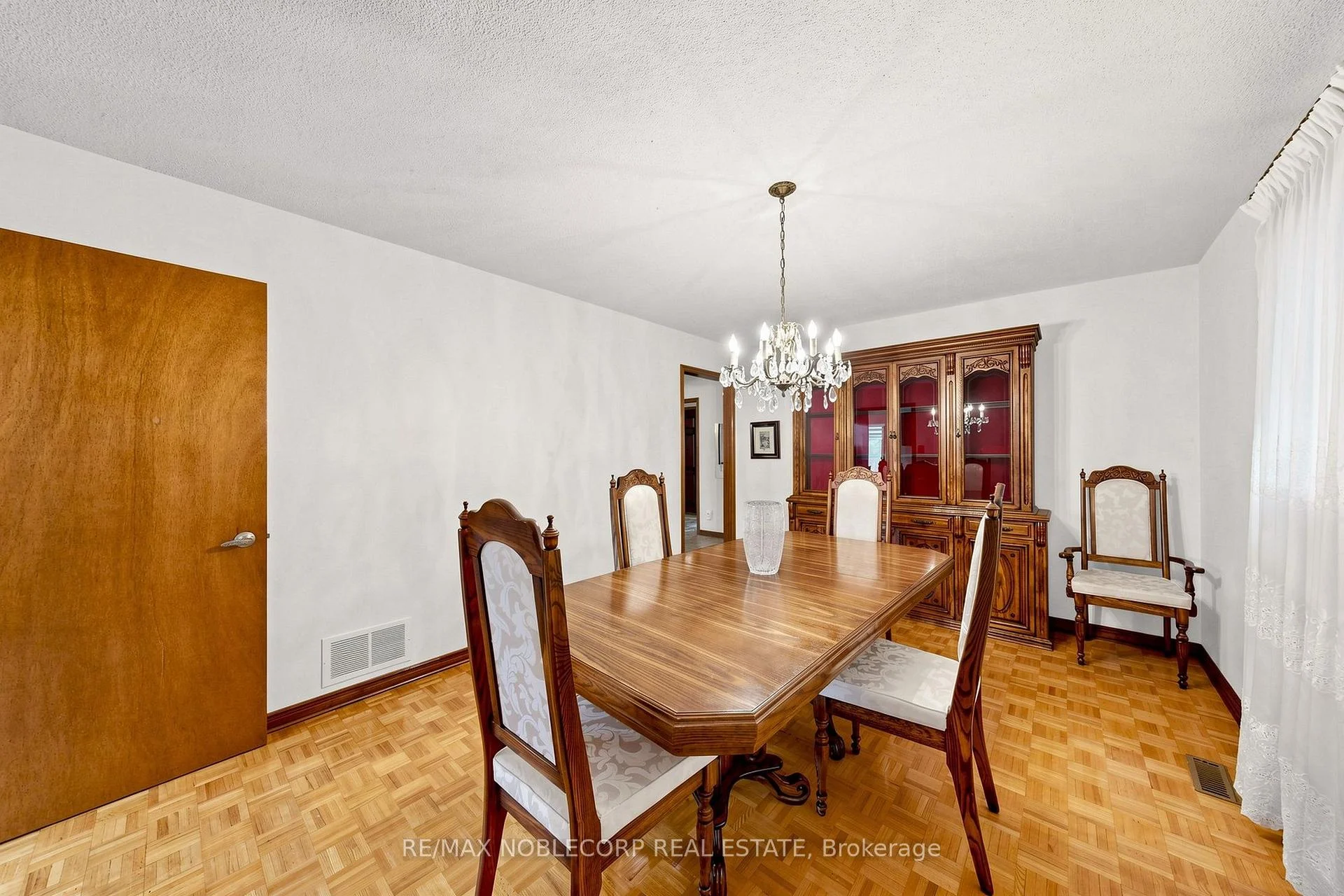 Photo 18 of 162 Venetian Crescent, Vaughan, East Woodbridge — HOMEH