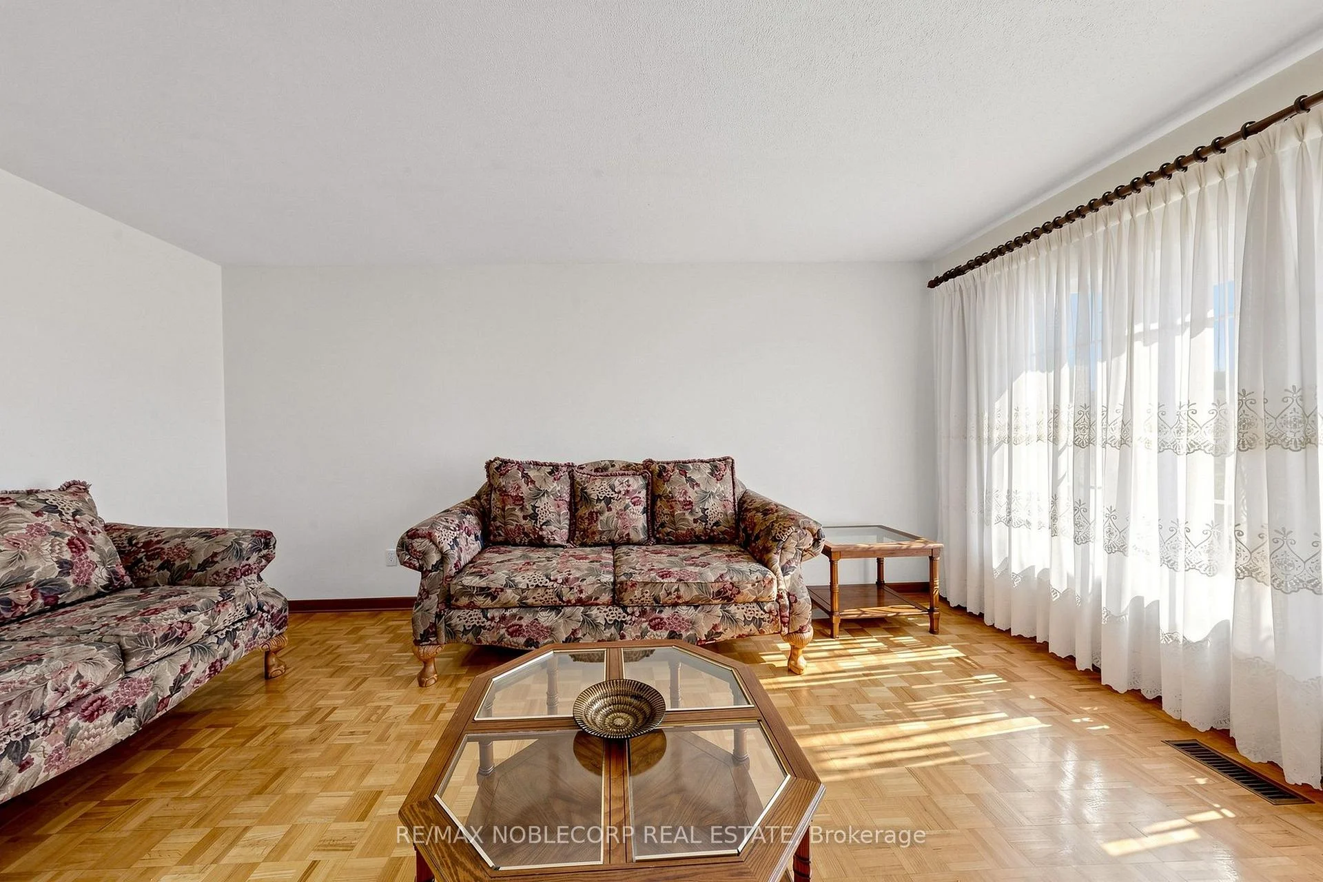 Photo 19 of 162 Venetian Crescent, Vaughan, East Woodbridge — HOMEH
