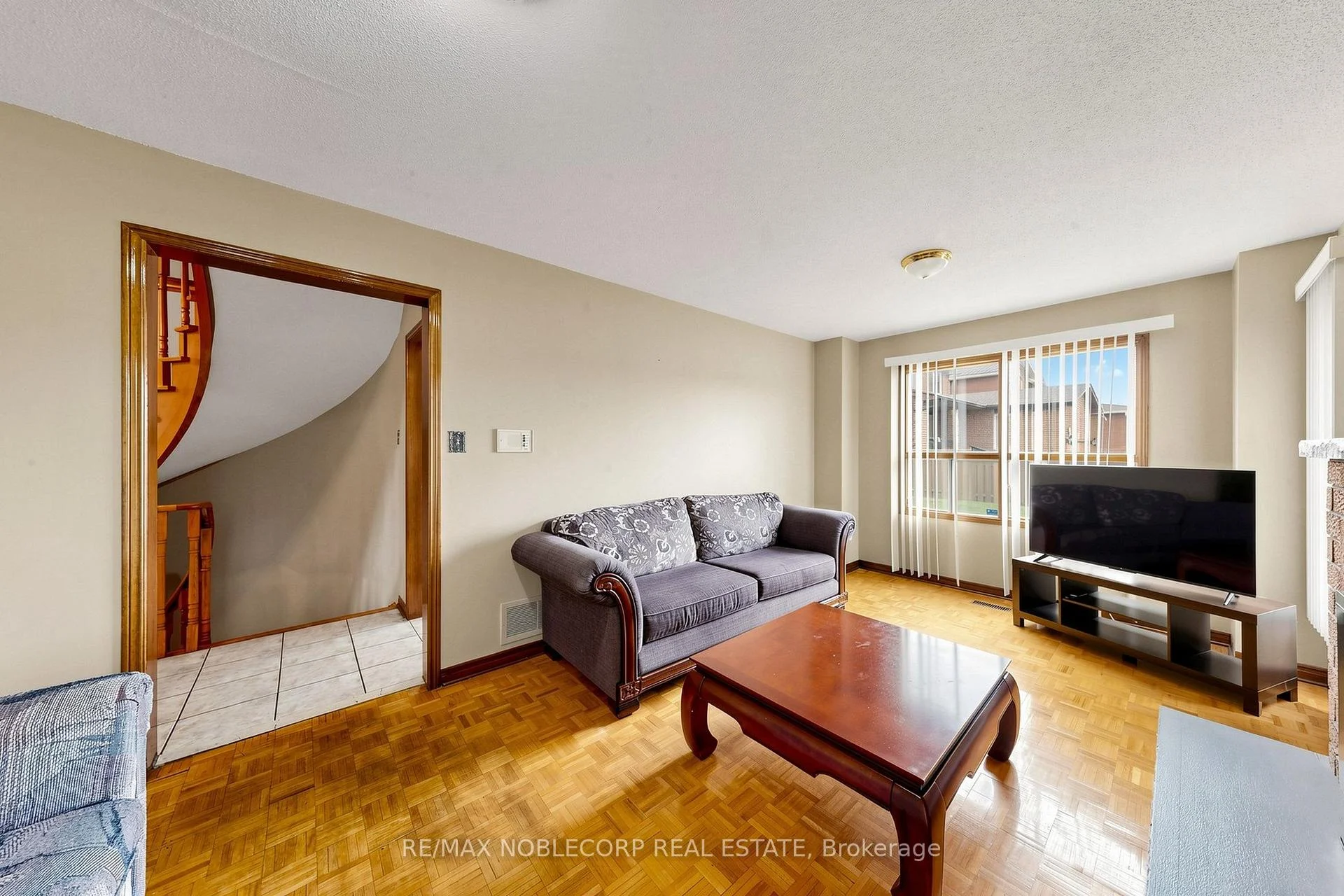 Photo 24 of 162 Venetian Crescent, Vaughan, East Woodbridge — HOMEH