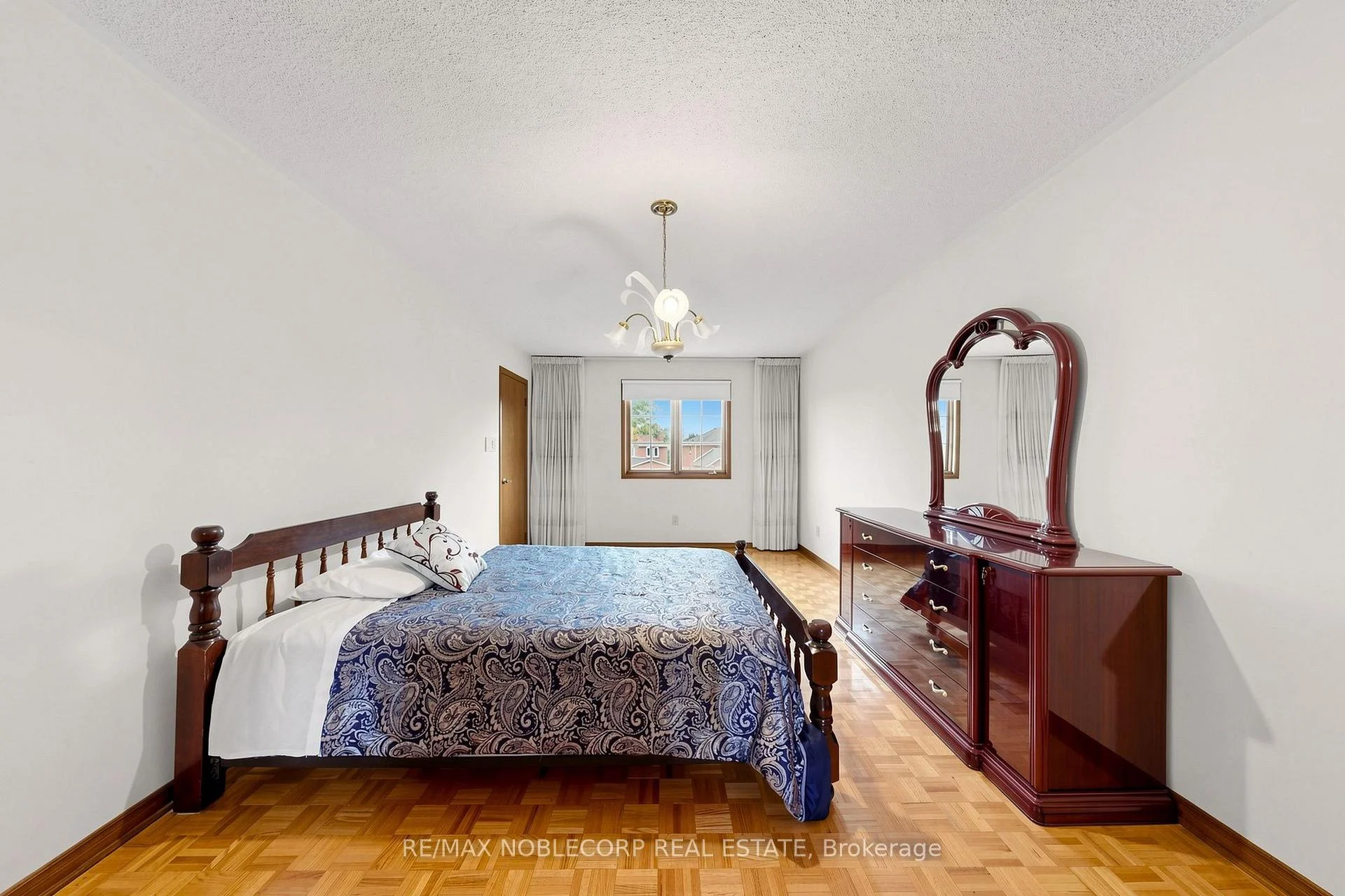 Photo 38 of 162 Venetian Crescent, Vaughan, East Woodbridge — HOMEH