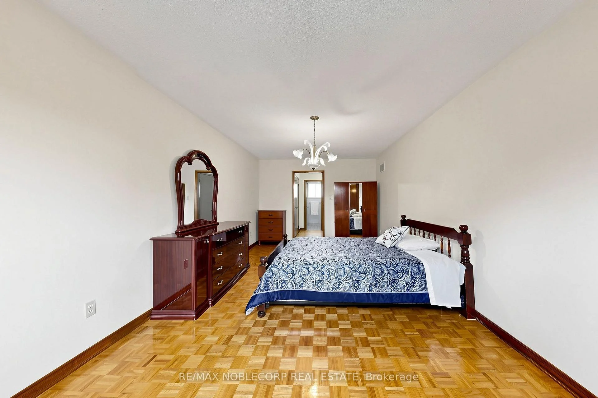 Photo 42 of 162 Venetian Crescent, Vaughan, East Woodbridge — HOMEH