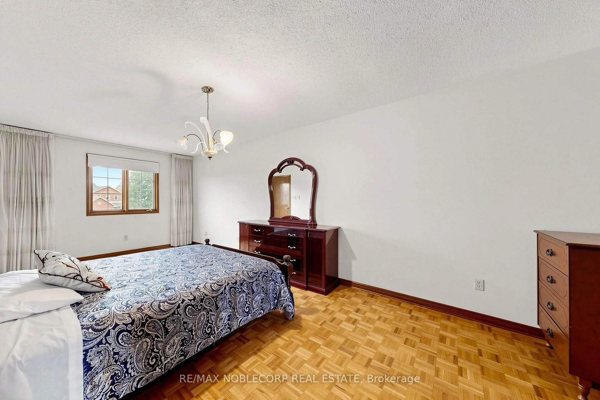 Photo 43 of 162 Venetian Crescent, Vaughan, East Woodbridge — HOMEH