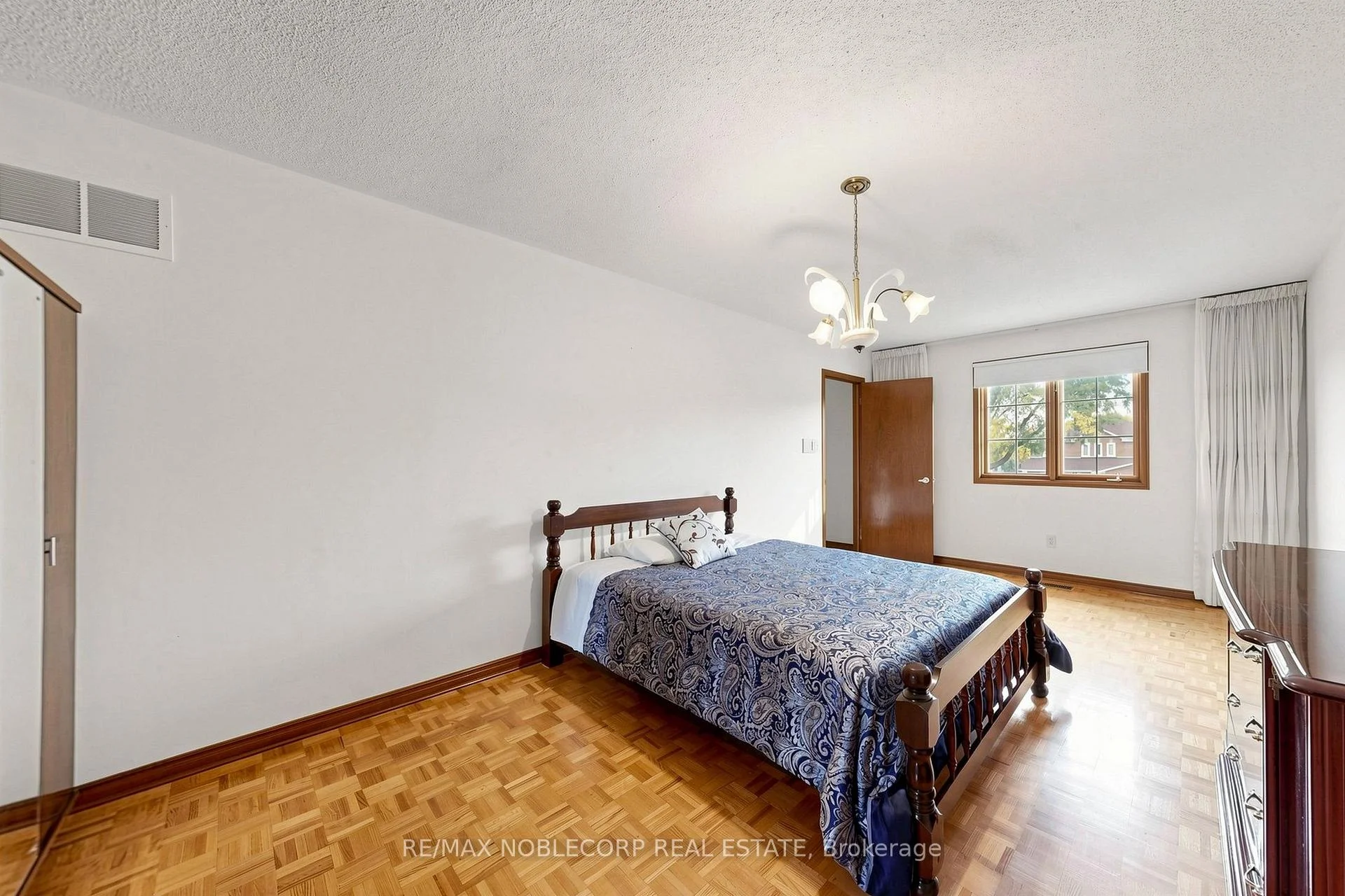 Photo 47 of 162 Venetian Crescent, Vaughan, East Woodbridge — HOMEH