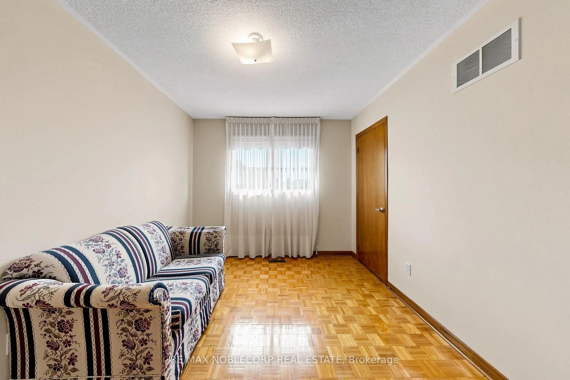 Photo 55 of 162 Venetian Crescent, Vaughan, East Woodbridge — HOMEH