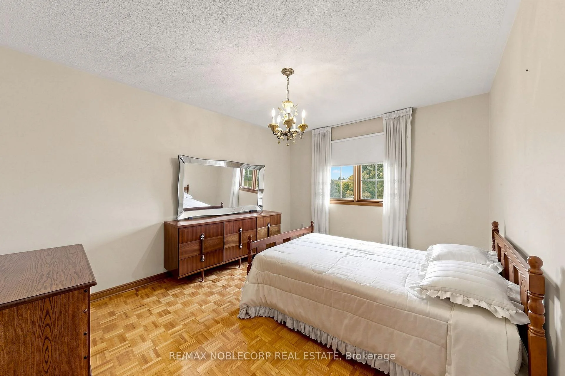 Photo 57 of 162 Venetian Crescent, Vaughan, East Woodbridge — HOMEH
