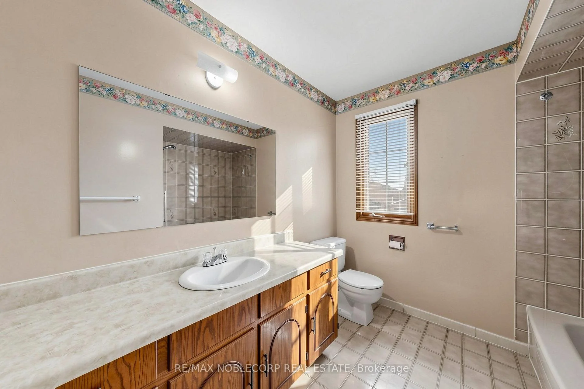 Photo 58 of 162 Venetian Crescent, Vaughan, East Woodbridge — HOMEH