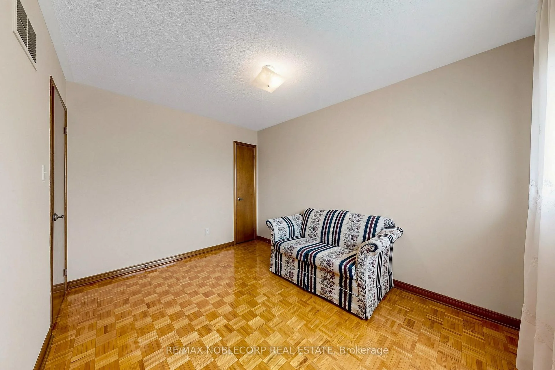Photo 63 of 162 Venetian Crescent, Vaughan, East Woodbridge — HOMEH