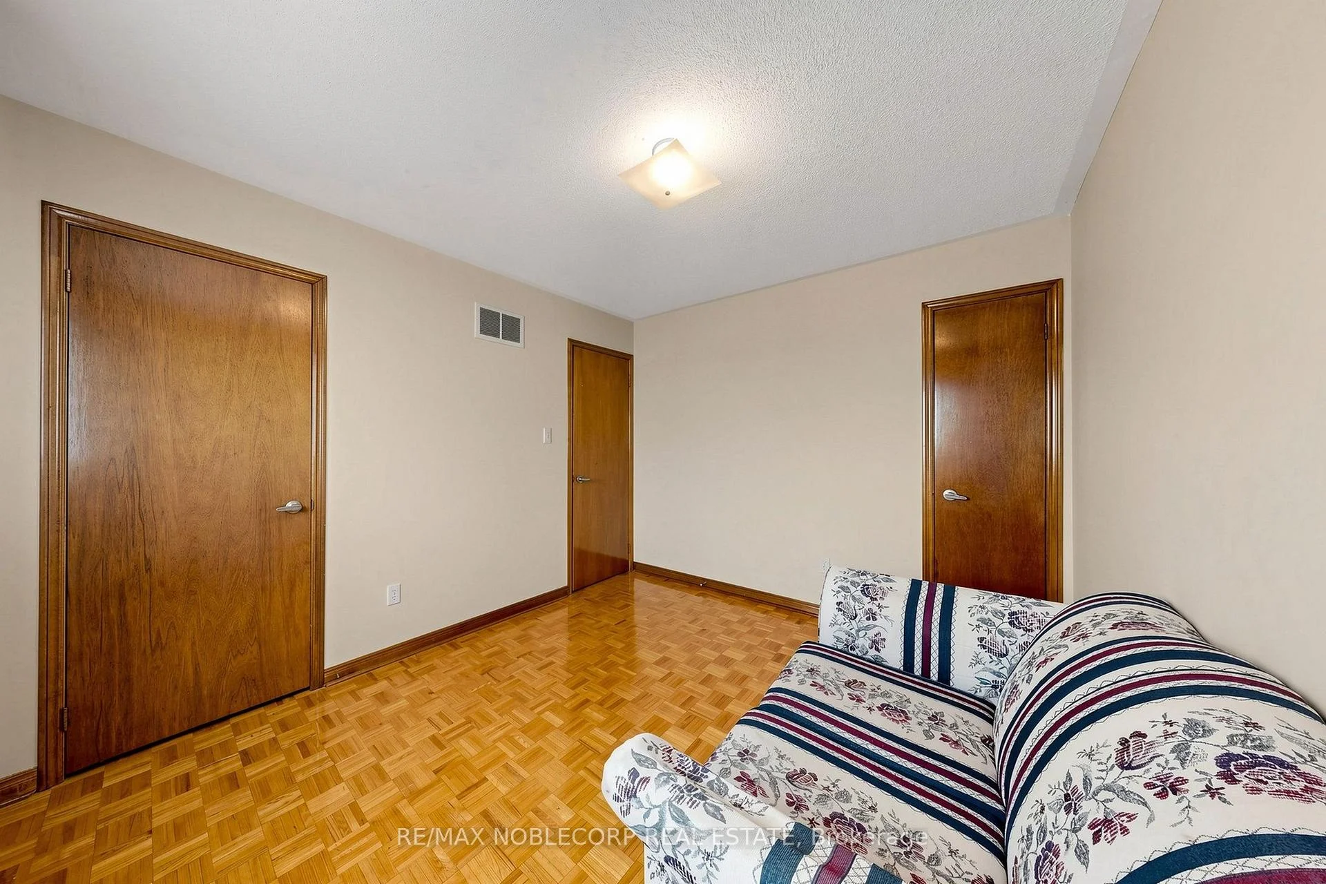 Photo 64 of 162 Venetian Crescent, Vaughan, East Woodbridge — HOMEH