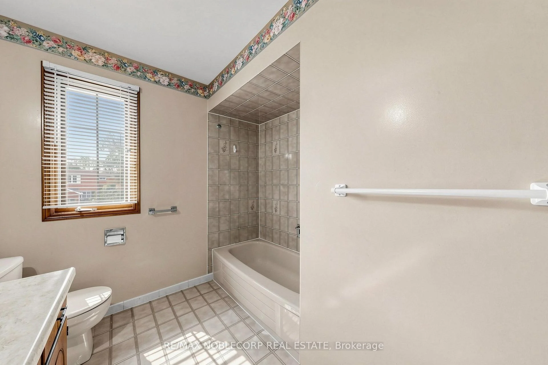 Photo 68 of 162 Venetian Crescent, Vaughan, East Woodbridge — HOMEH