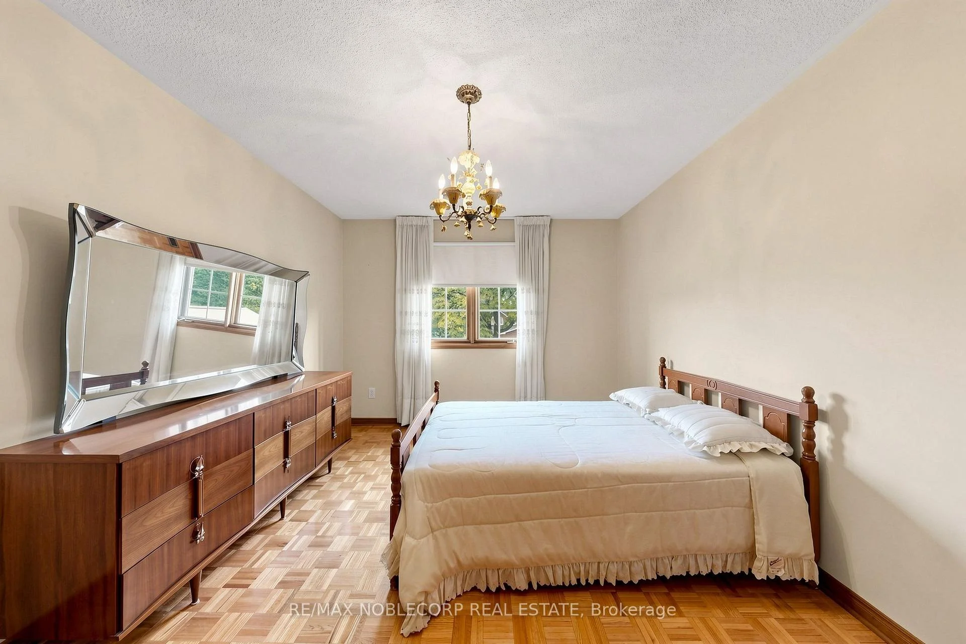 Photo 75 of 162 Venetian Crescent, Vaughan, East Woodbridge — HOMEH