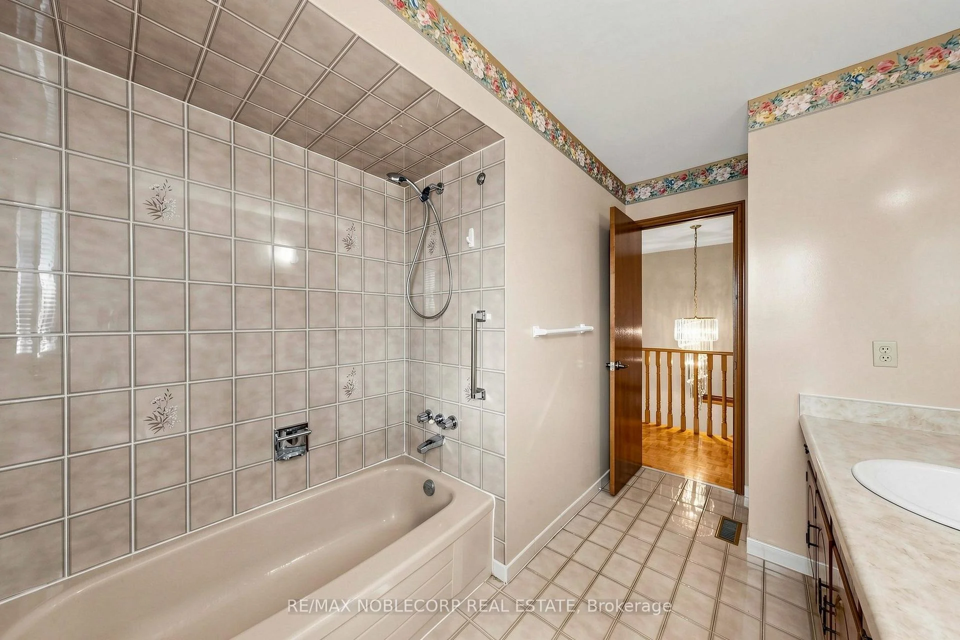 Photo 95 of 162 Venetian Crescent, Vaughan, East Woodbridge — HOMEH