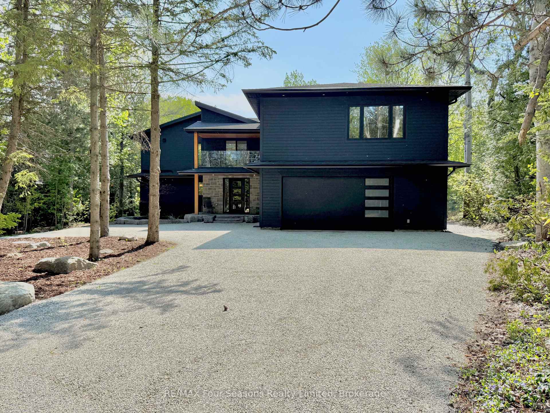 Photo 1 of 131 Chamonix Crescent, Blue Mountains — HOMEH