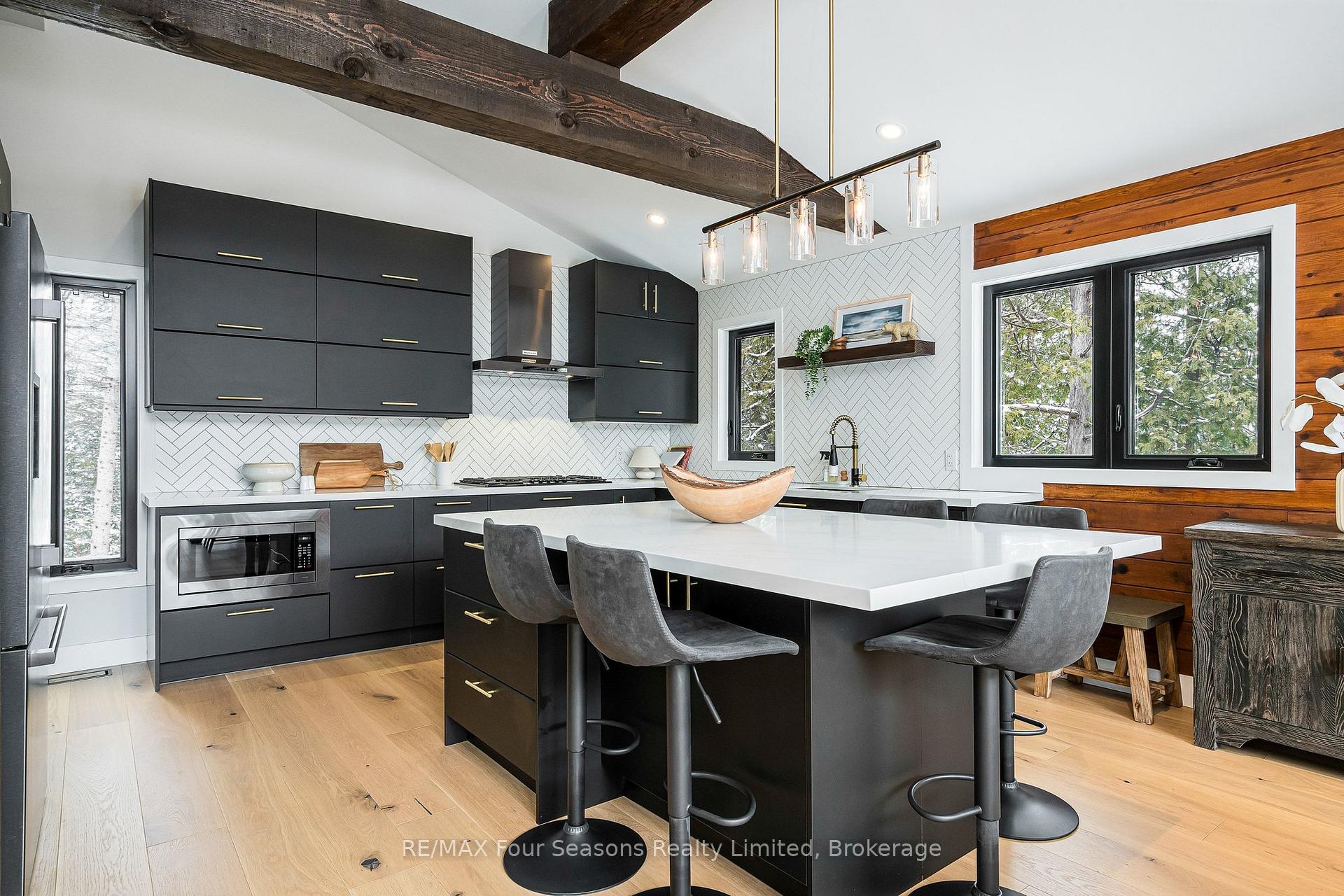 Photo 8 of 131 Chamonix Crescent, Blue Mountains — HOMEH
