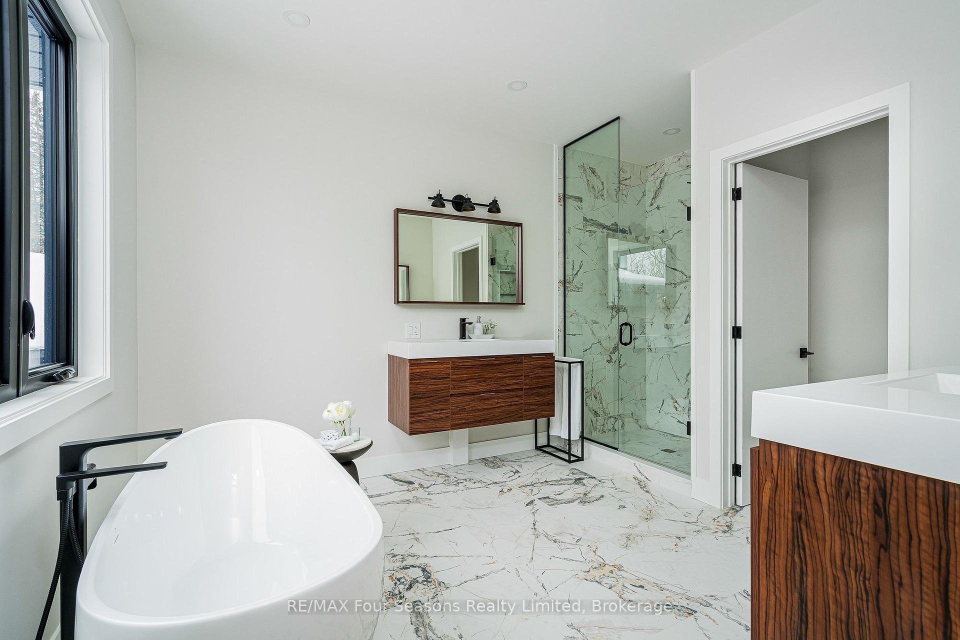 Photo 17 of 131 Chamonix Crescent, Blue Mountains — HOMEH