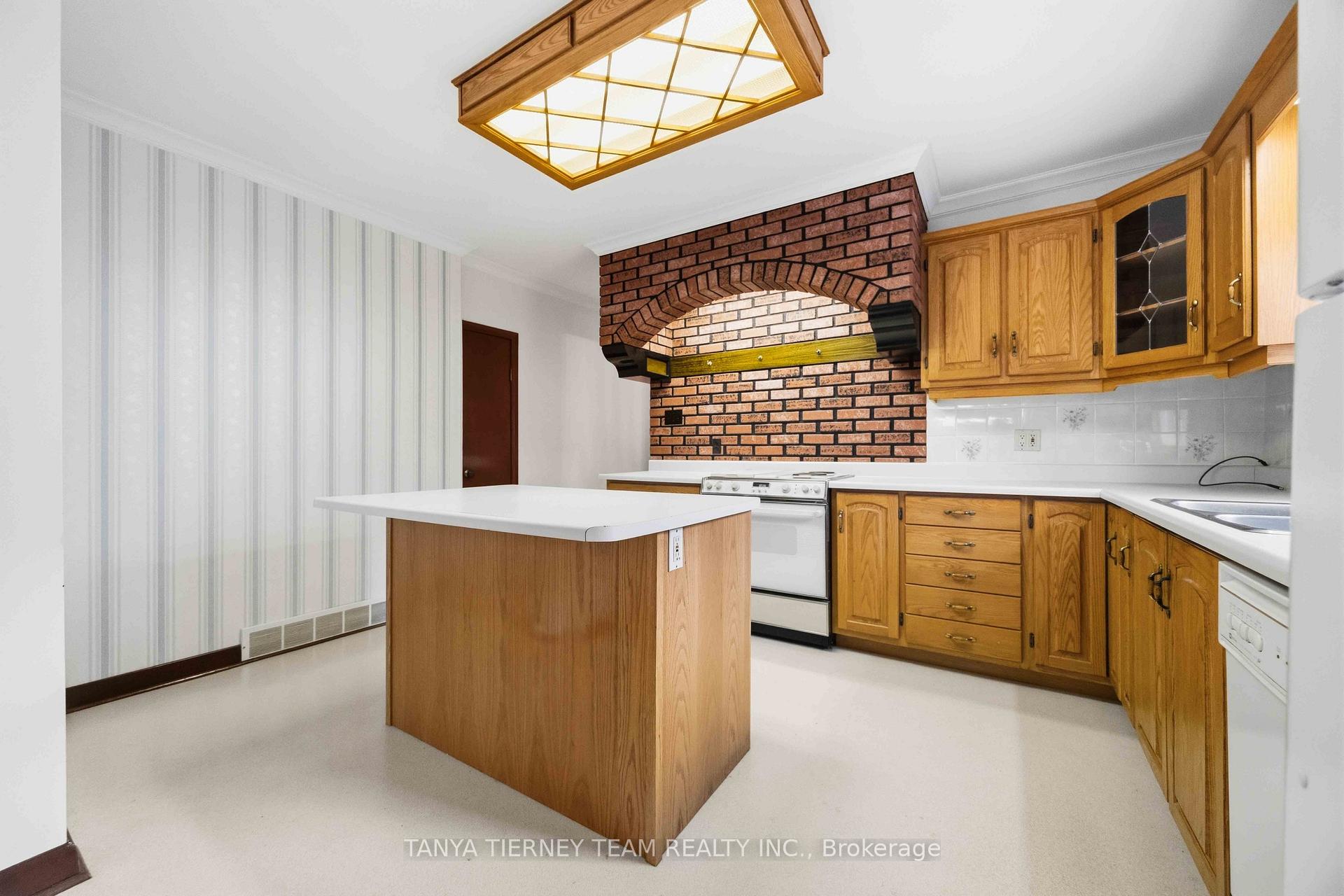 Photo 15 of 285 Muriel Avenue, Oshawa, McLaughlin — HOMEH