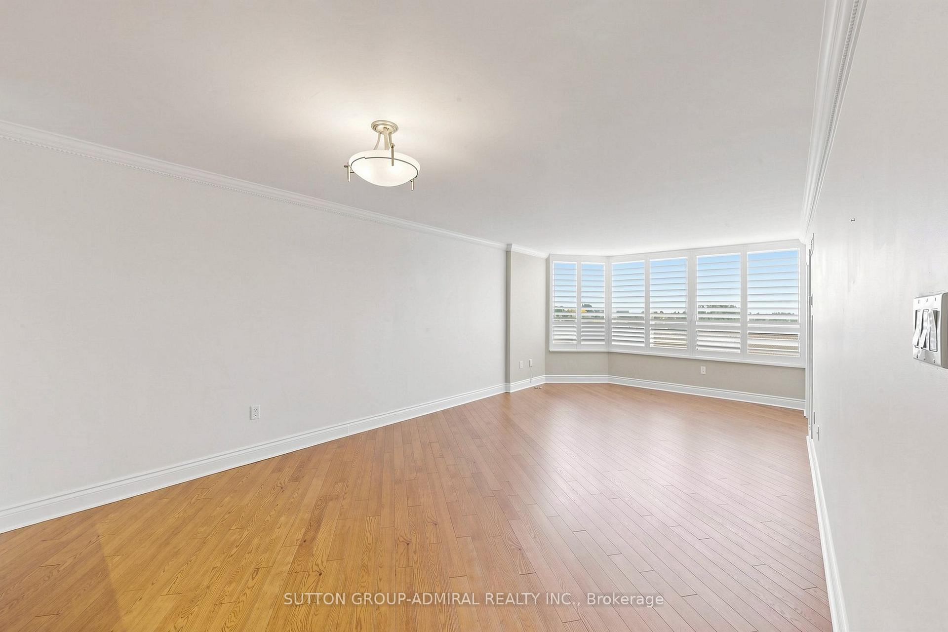 Photo 6 of Unit 806, 7460 Bathurst Street, Vaughan, Brownridge — HOMEH