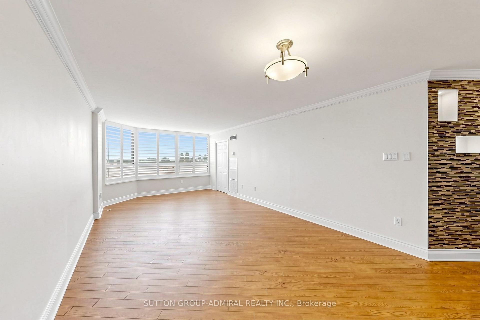 Photo 7 of Unit 806, 7460 Bathurst Street, Vaughan, Brownridge — HOMEH