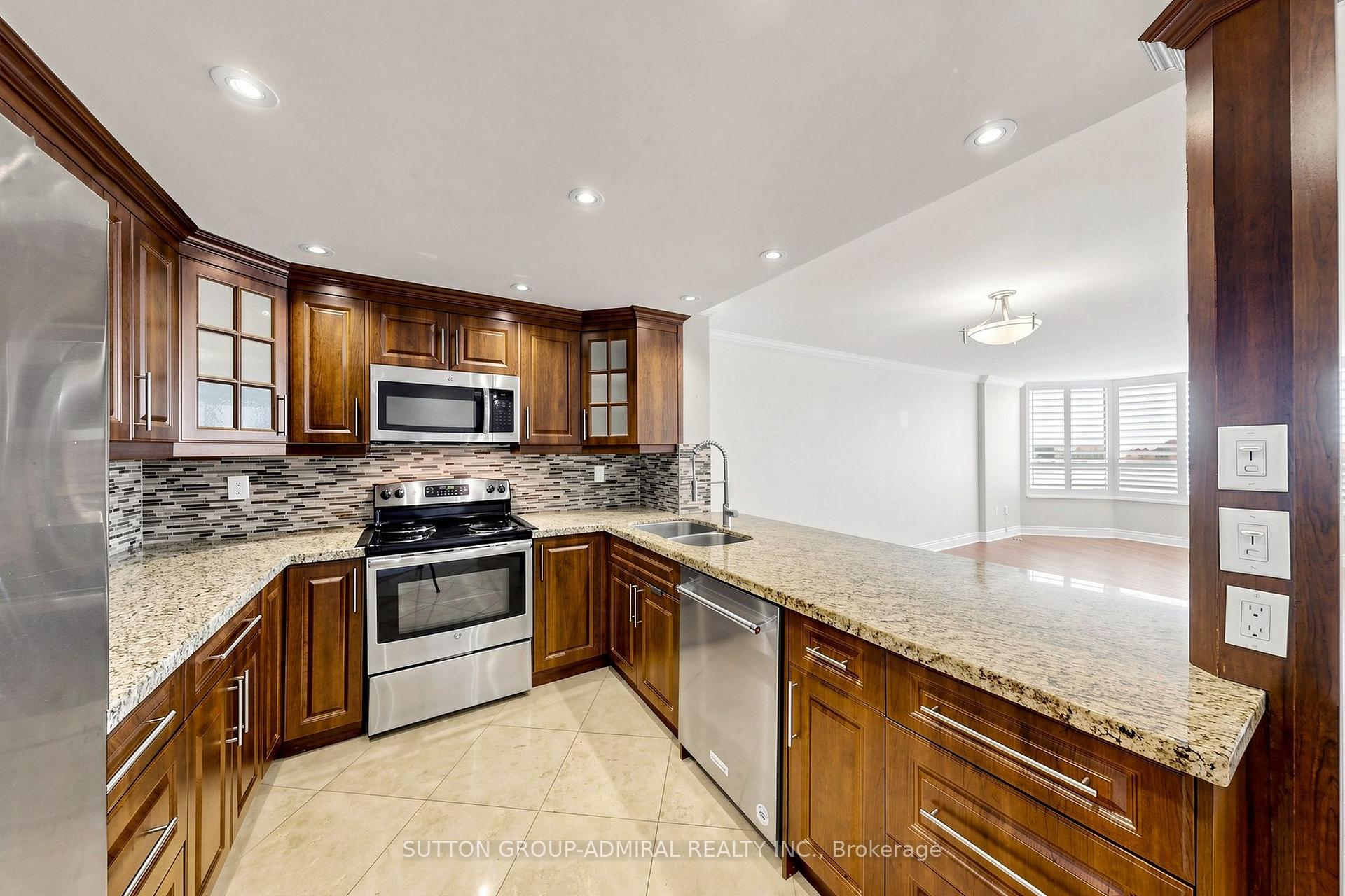Photo 10 of Unit 806, 7460 Bathurst Street, Vaughan, Brownridge — HOMEH