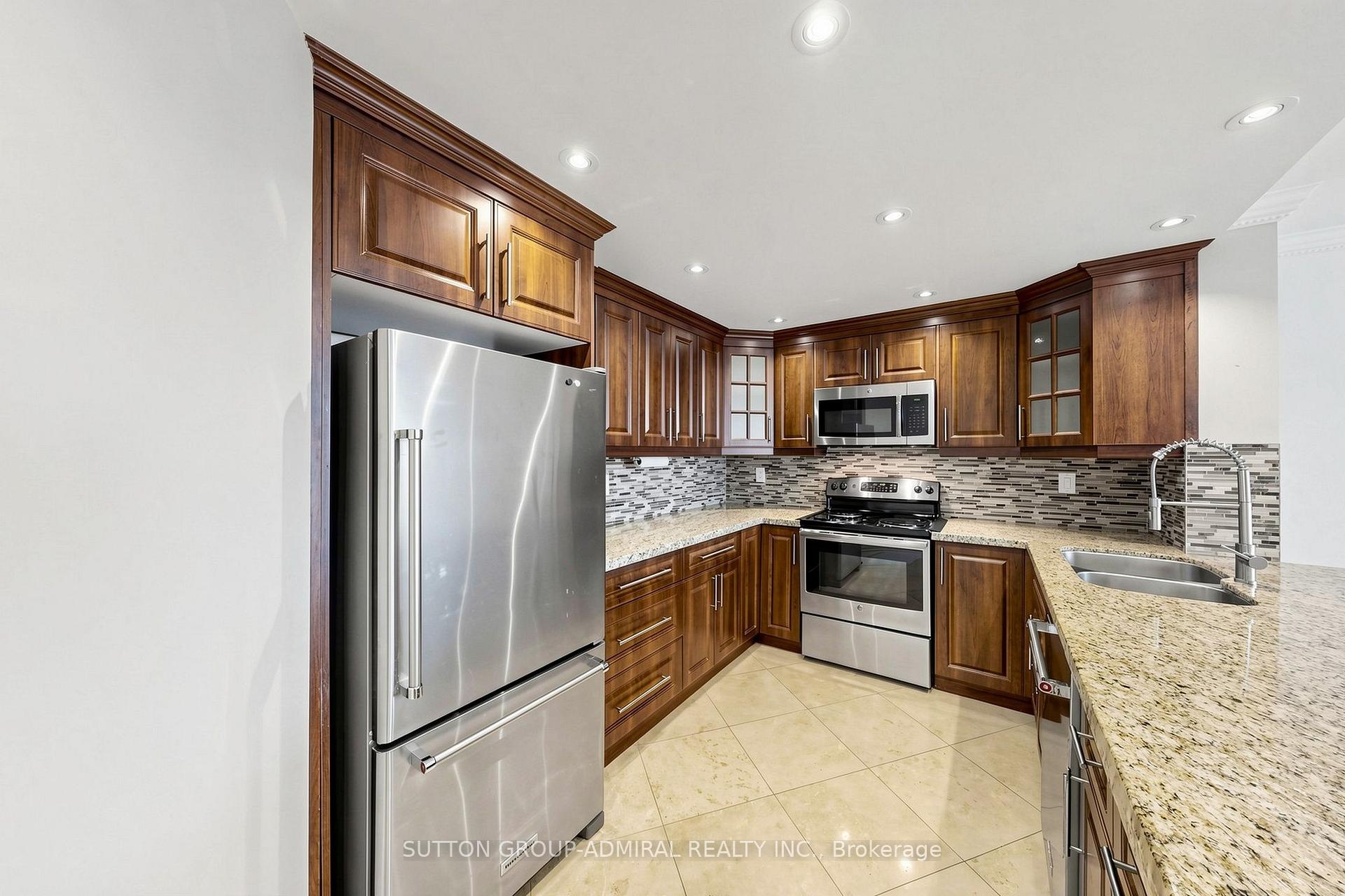 Photo 11 of Unit 806, 7460 Bathurst Street, Vaughan, Brownridge — HOMEH