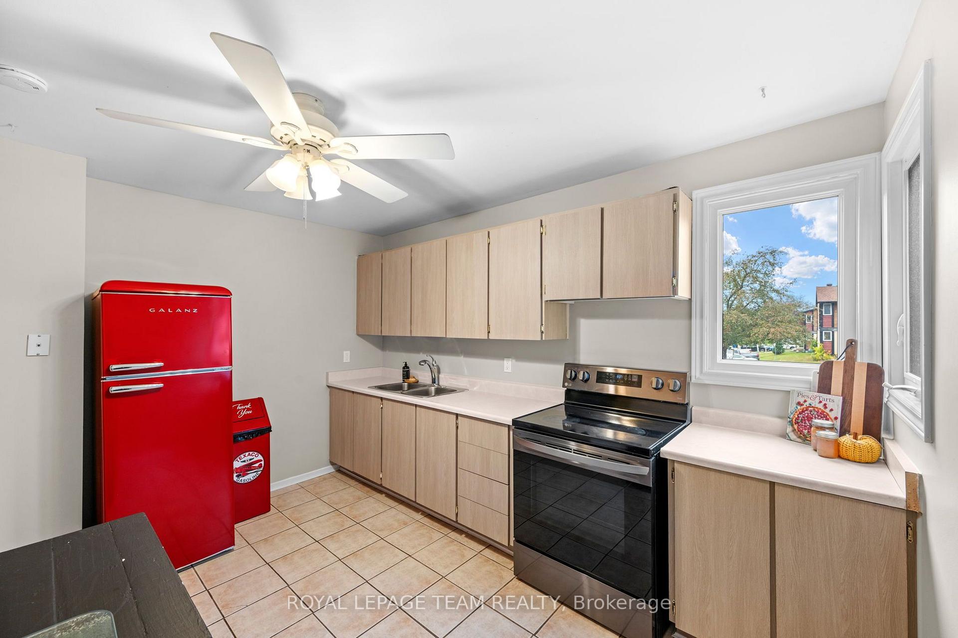 Photo 6 of 128 McClintock Way, Ottawa, Kanata - Katimavik — HOMEH